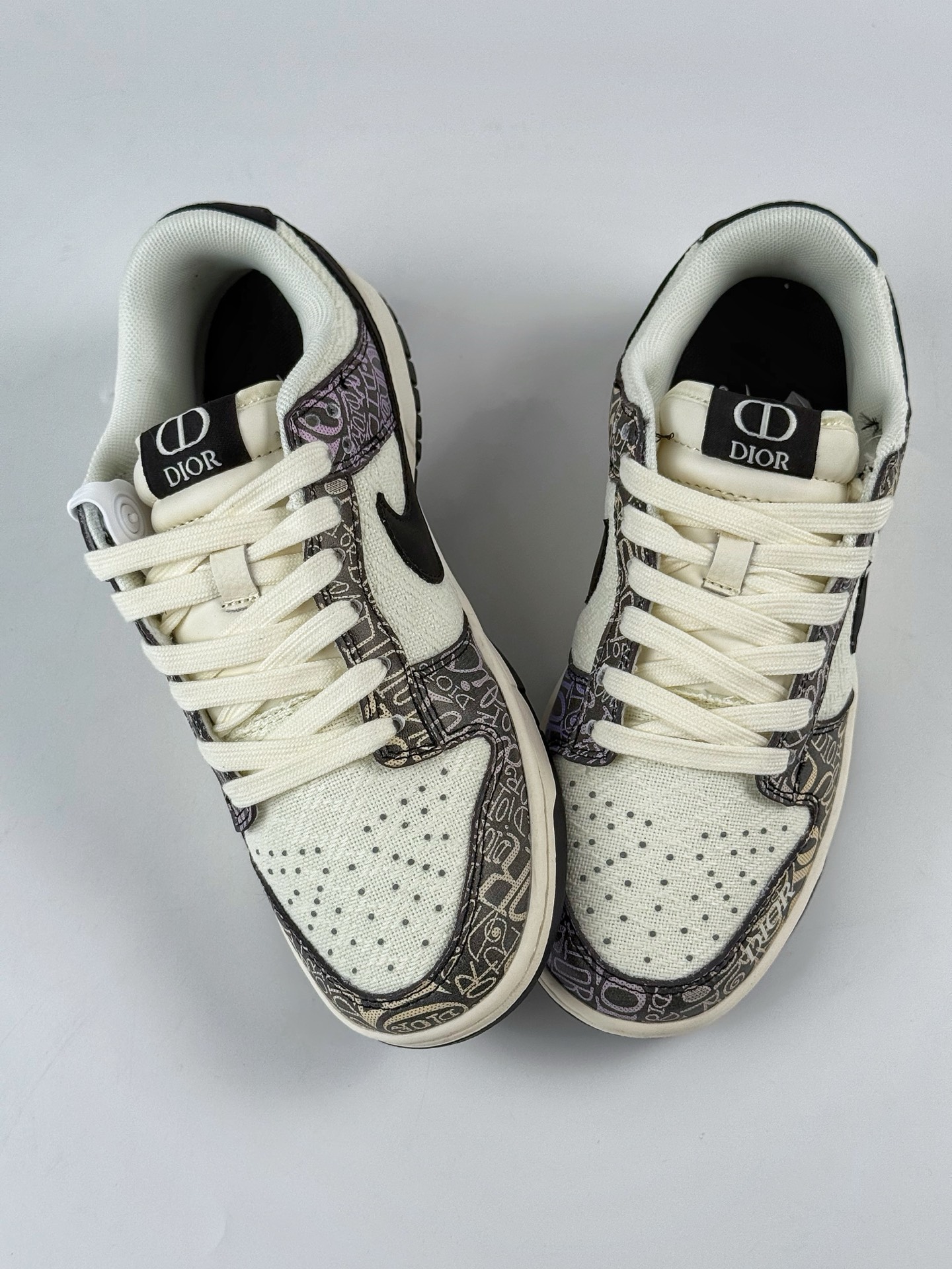 Nike SB Dunk Low x DIOR 黑白双小勾  XD1588-228