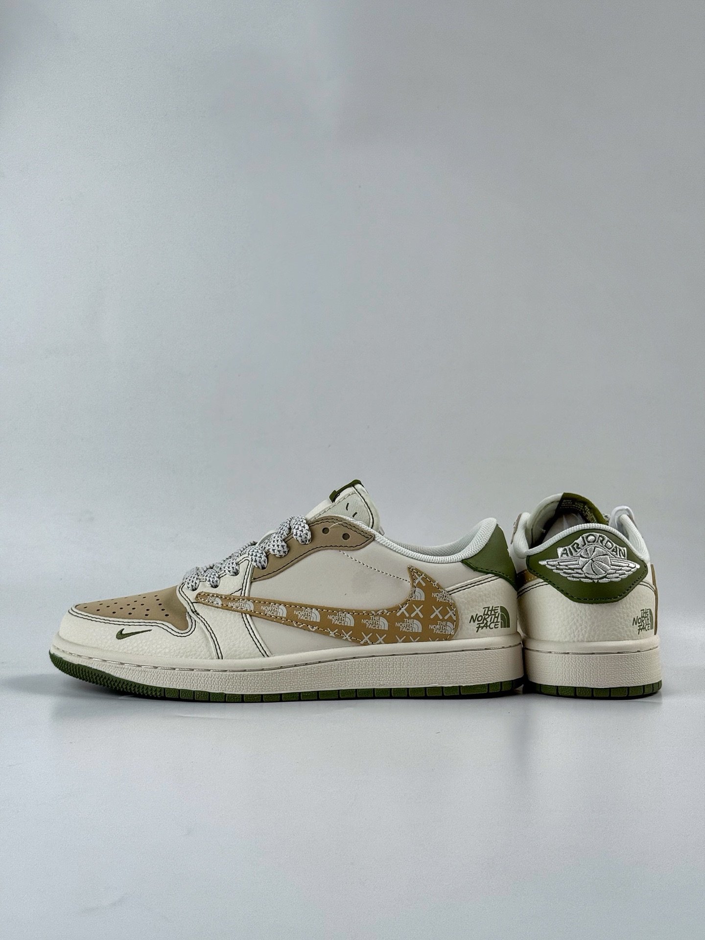 Travis Scott x Nike Air Jordan 1 Low x The North Face Air Jordan 1 Low 反转白卡其小勾满天星倒钩 QW5088-204