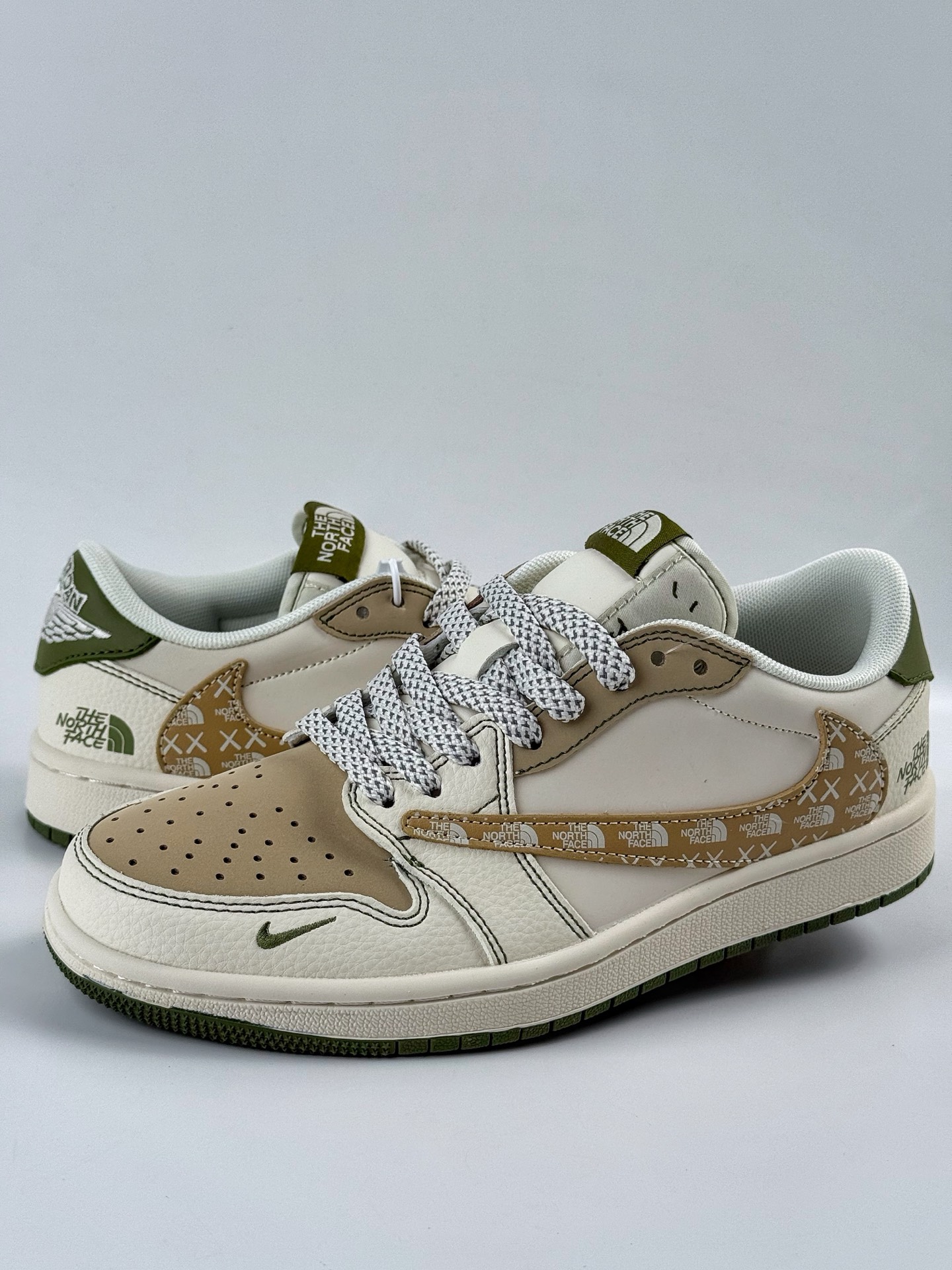 Travis Scott x Nike Air Jordan 1 Low x The North Face Air Jordan 1 Low 反转白卡其小勾满天星倒钩 QW5088-204