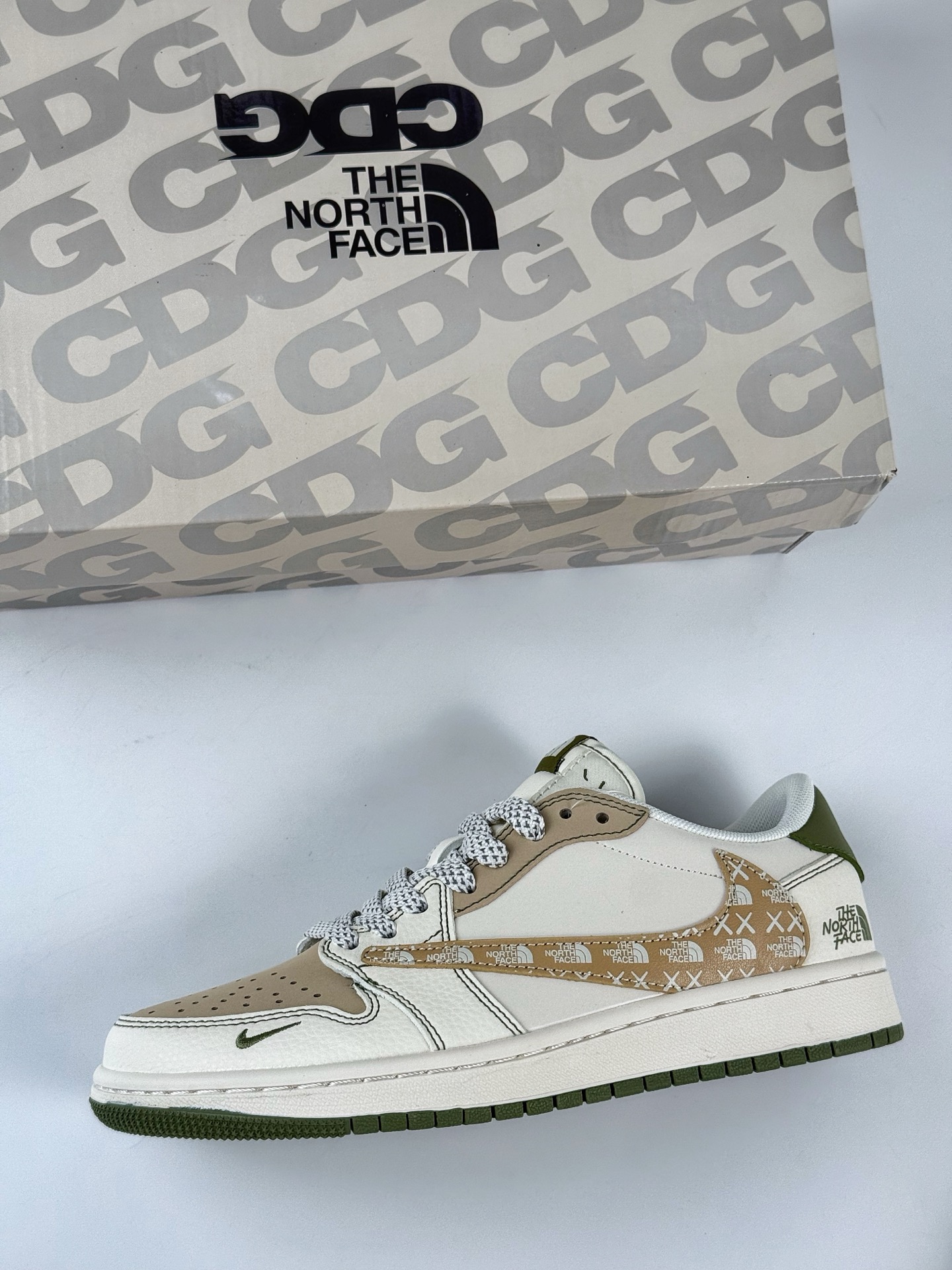 Travis Scott x Nike Air Jordan 1 Low x The North Face Air Jordan 1 Low 反转白卡其小勾满天星倒钩 QW5088-204