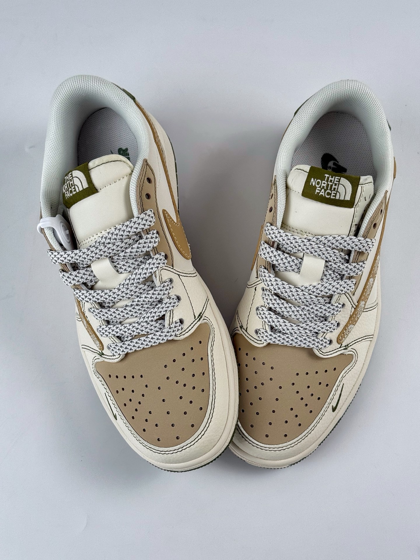 Travis Scott x Nike Air Jordan 1 Low x The North Face Air Jordan 1 Low 反转白卡其小勾满天星倒钩 QW5088-204