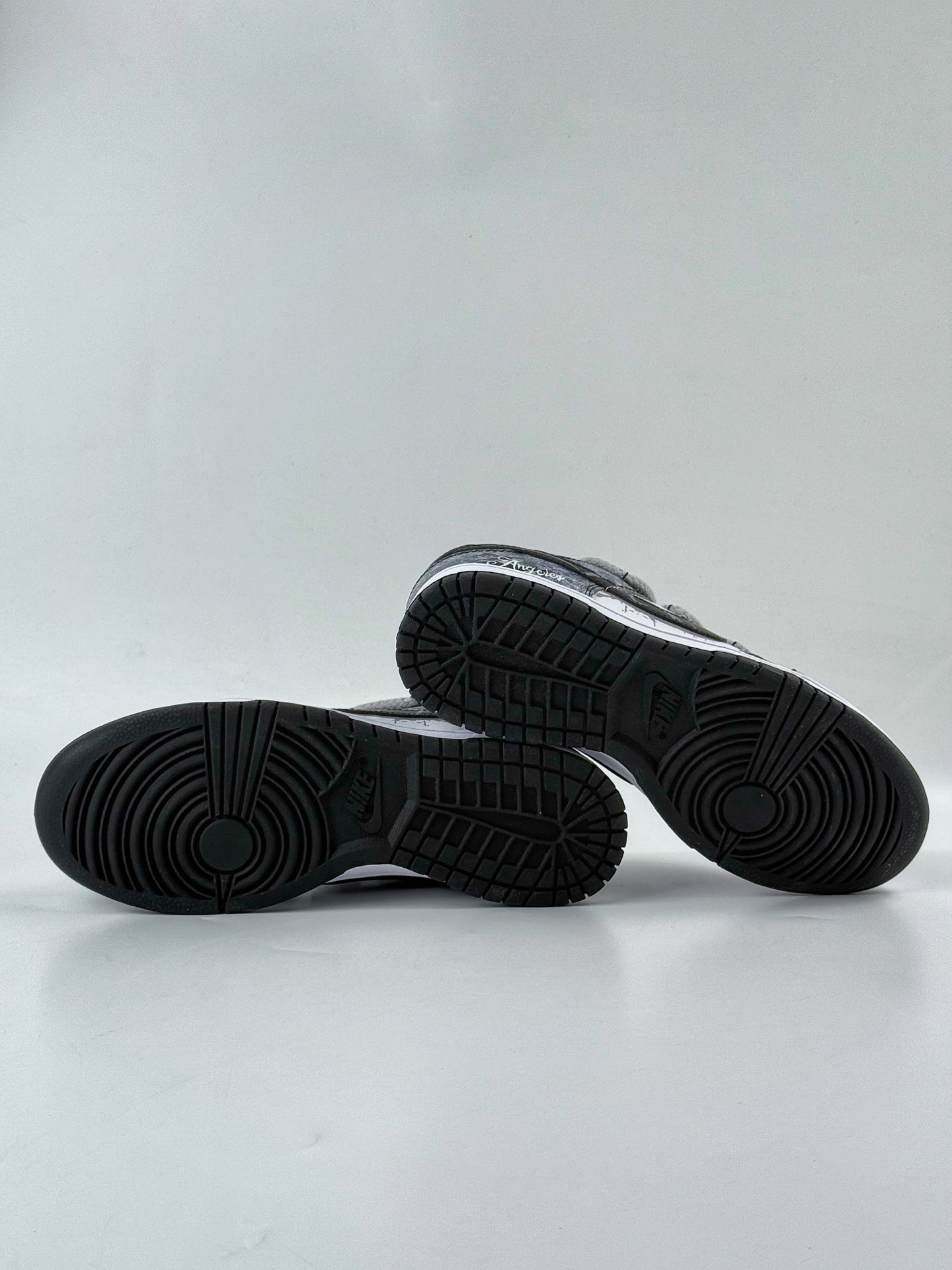 Nike SB Dunk Low 弑影灵契 黑白  DD1391-100