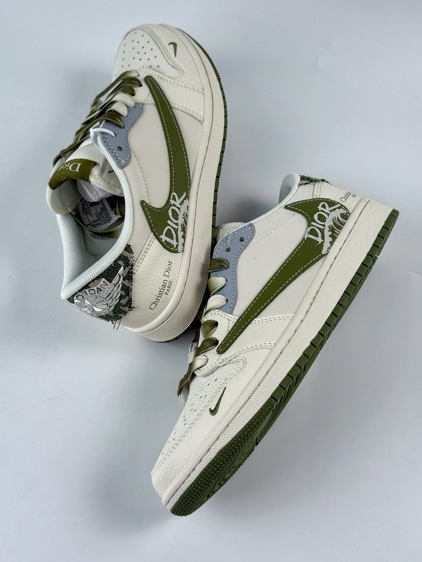 Travis Scott x Nike Air Jordan 1 Low x DIOR Air Jordan 1 Low 反转白绿小勾倒钩  QW5088-203