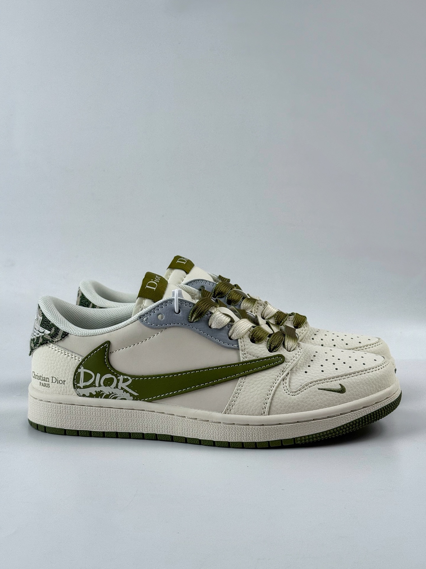 Travis Scott x Nike Air Jordan 1 Low x DIOR Air Jordan 1 Low 反转白绿小勾倒钩  QW5088-203