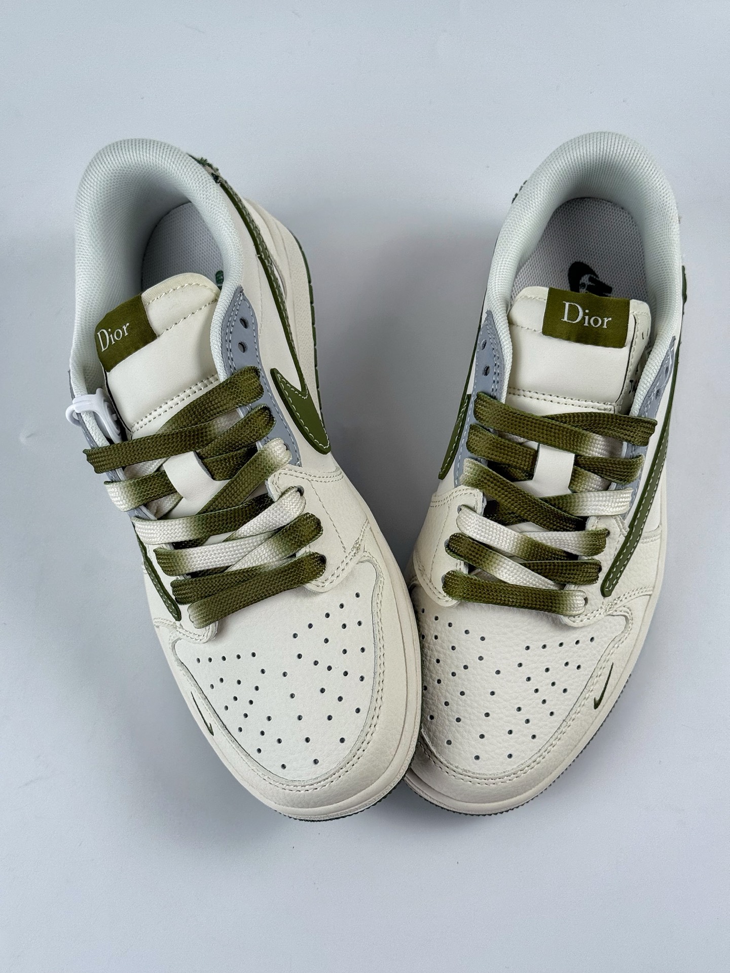 Travis Scott x Nike Air Jordan 1 Low x DIOR Air Jordan 1 Low 反转白绿小勾倒钩  QW5088-203