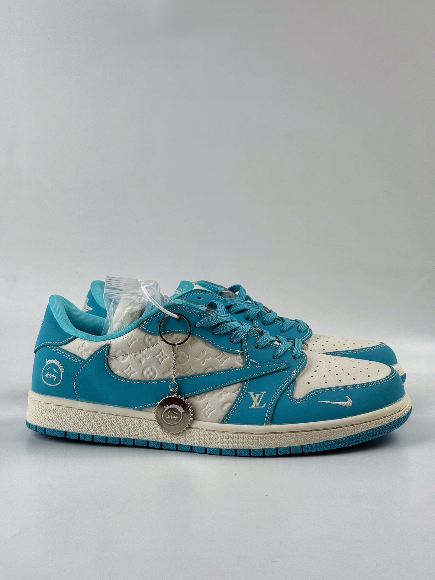 Travis Scott x Nike Air Jordan 1 Low x Louis Vuitton Air Jordan 1 Low 反转蓝白小勾满印倒钩  LD2025-034