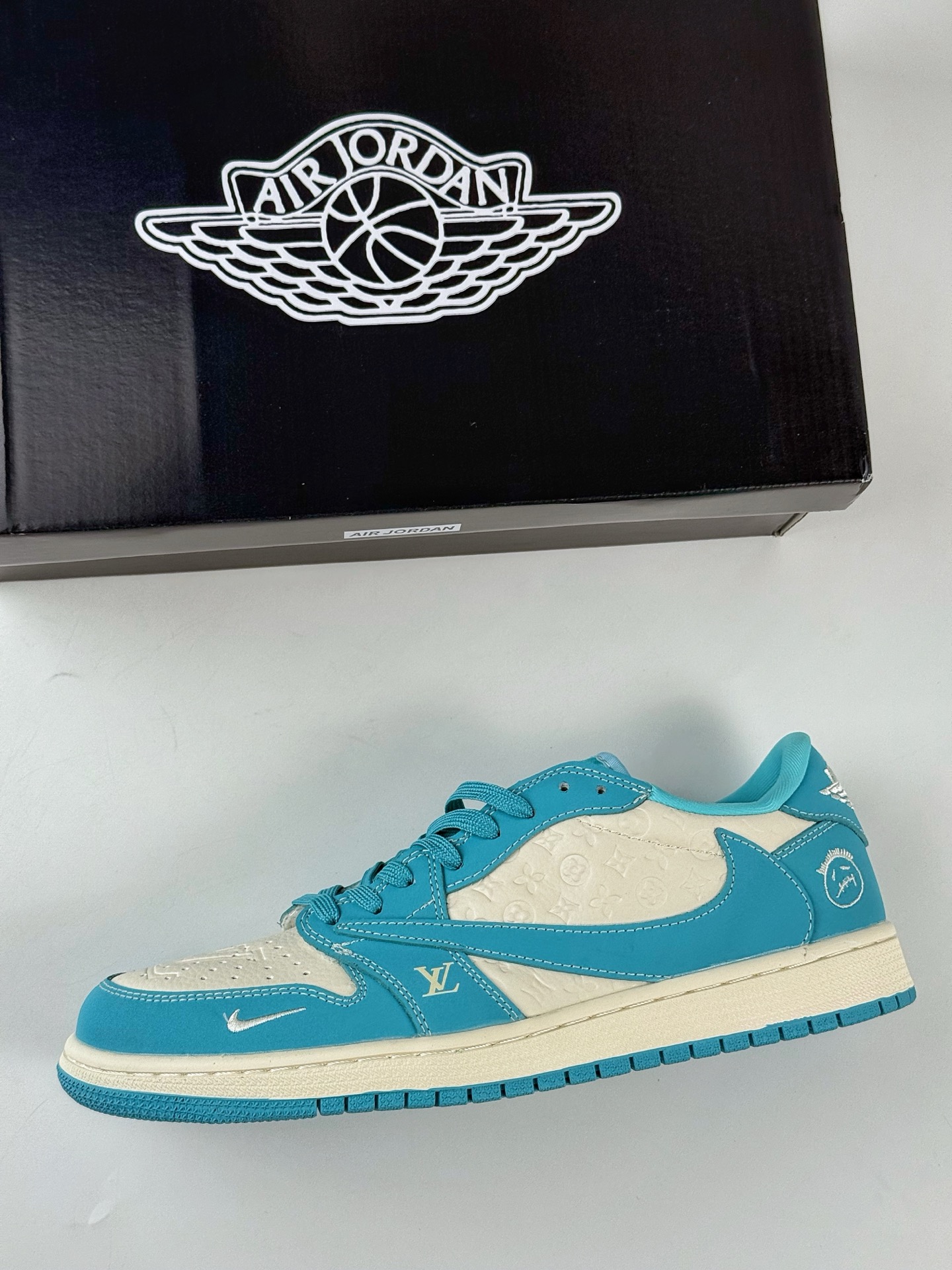 Travis Scott x Nike Air Jordan 1 Low x Louis Vuitton Air Jordan 1 Low 反转蓝白小勾满印倒钩  LD2025-034