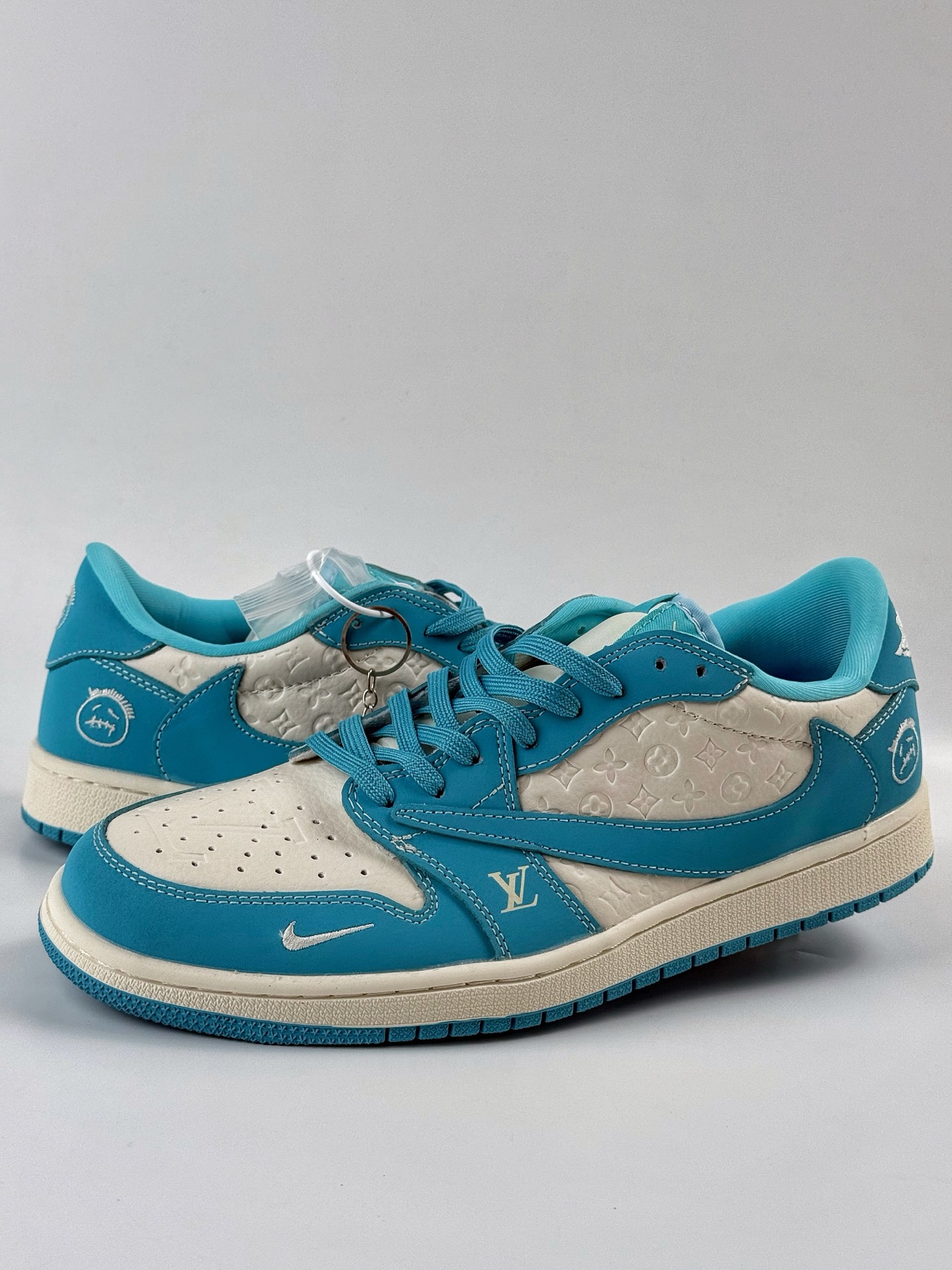 Travis Scott x Nike Air Jordan 1 Low x Louis Vuitton Air Jordan 1 Low 反转蓝白小勾满印倒钩  LD2025-034
