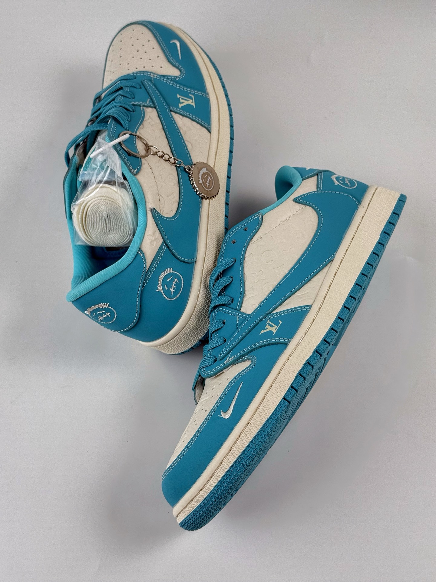 Travis Scott x Nike Air Jordan 1 Low x Louis Vuitton Air Jordan 1 Low 反转蓝白小勾满印倒钩  LD2025-034