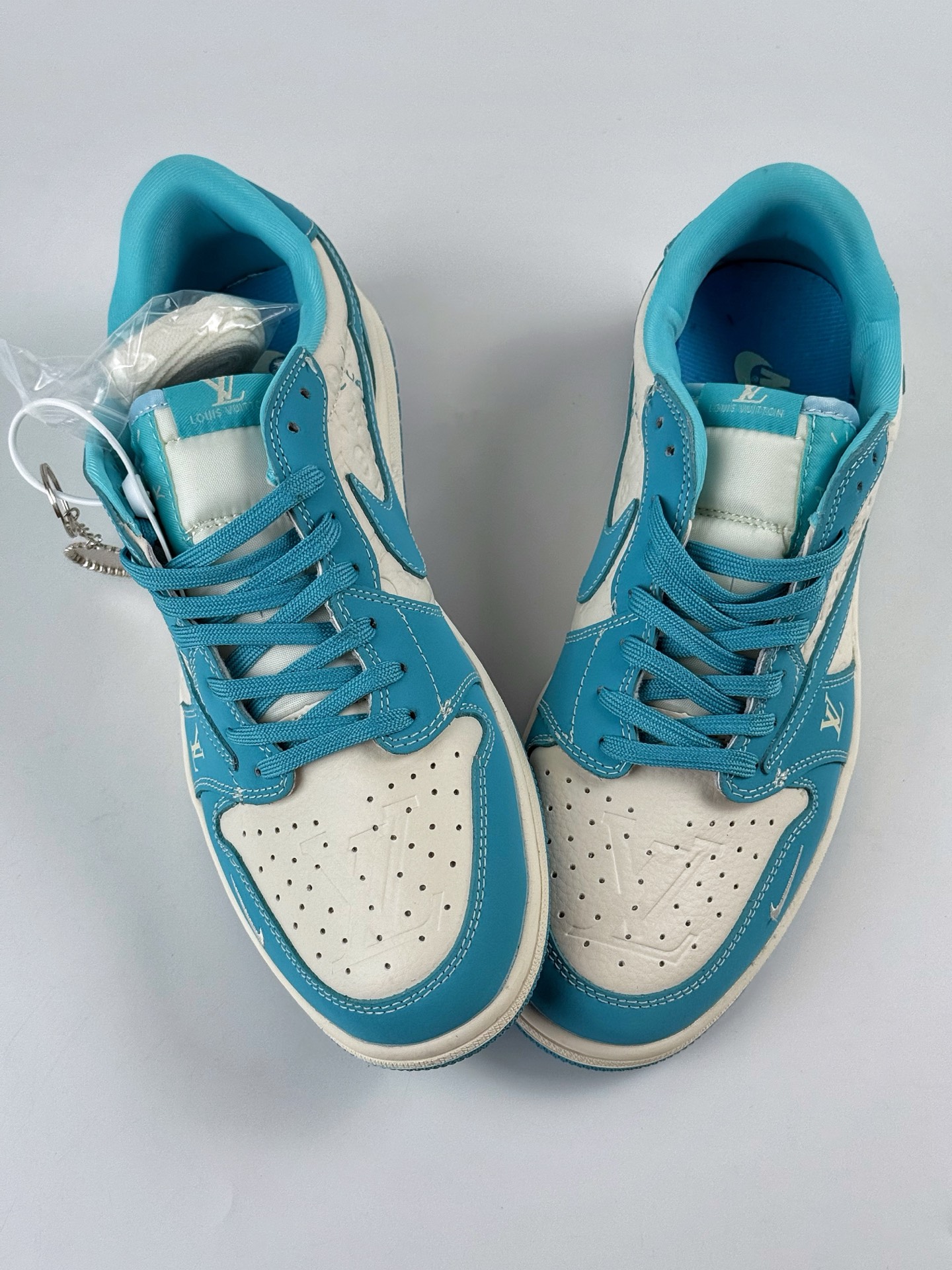 Travis Scott x Nike Air Jordan 1 Low x Louis Vuitton Air Jordan 1 Low 反转蓝白小勾满印倒钩  LD2025-034