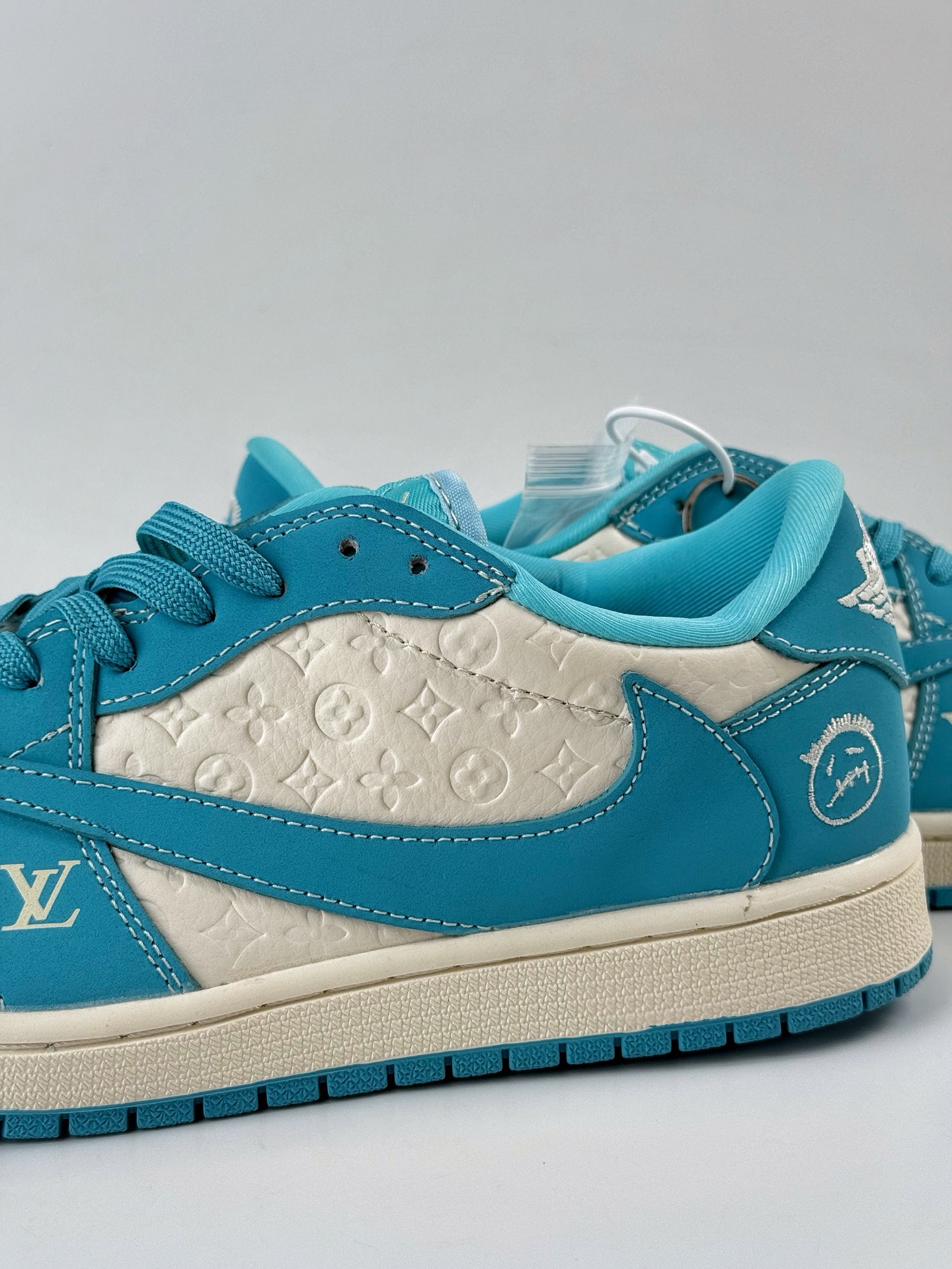 Travis Scott x Nike Air Jordan 1 Low x Louis Vuitton Air Jordan 1 Low 反转蓝白小勾满印倒钩  LD2025-034
