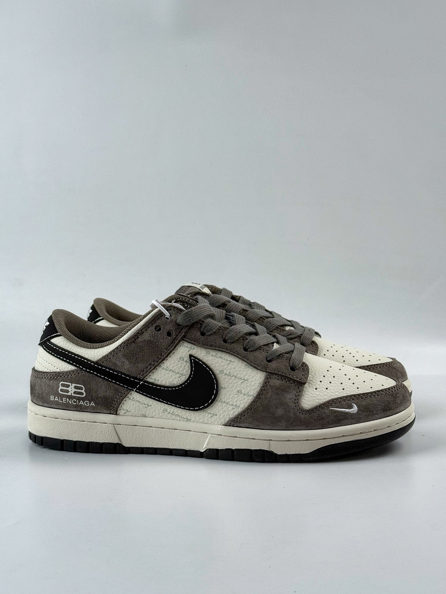 Nike SB Dunk Low x Balenciaga 棕白小勾  XD1588-229