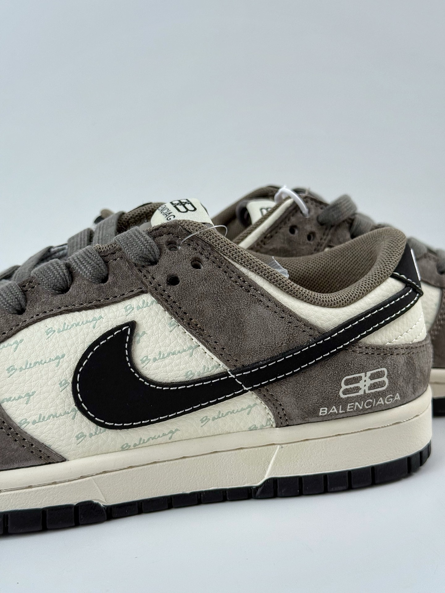 Nike SB Dunk Low x Balenciaga 棕白小勾  XD1588-229