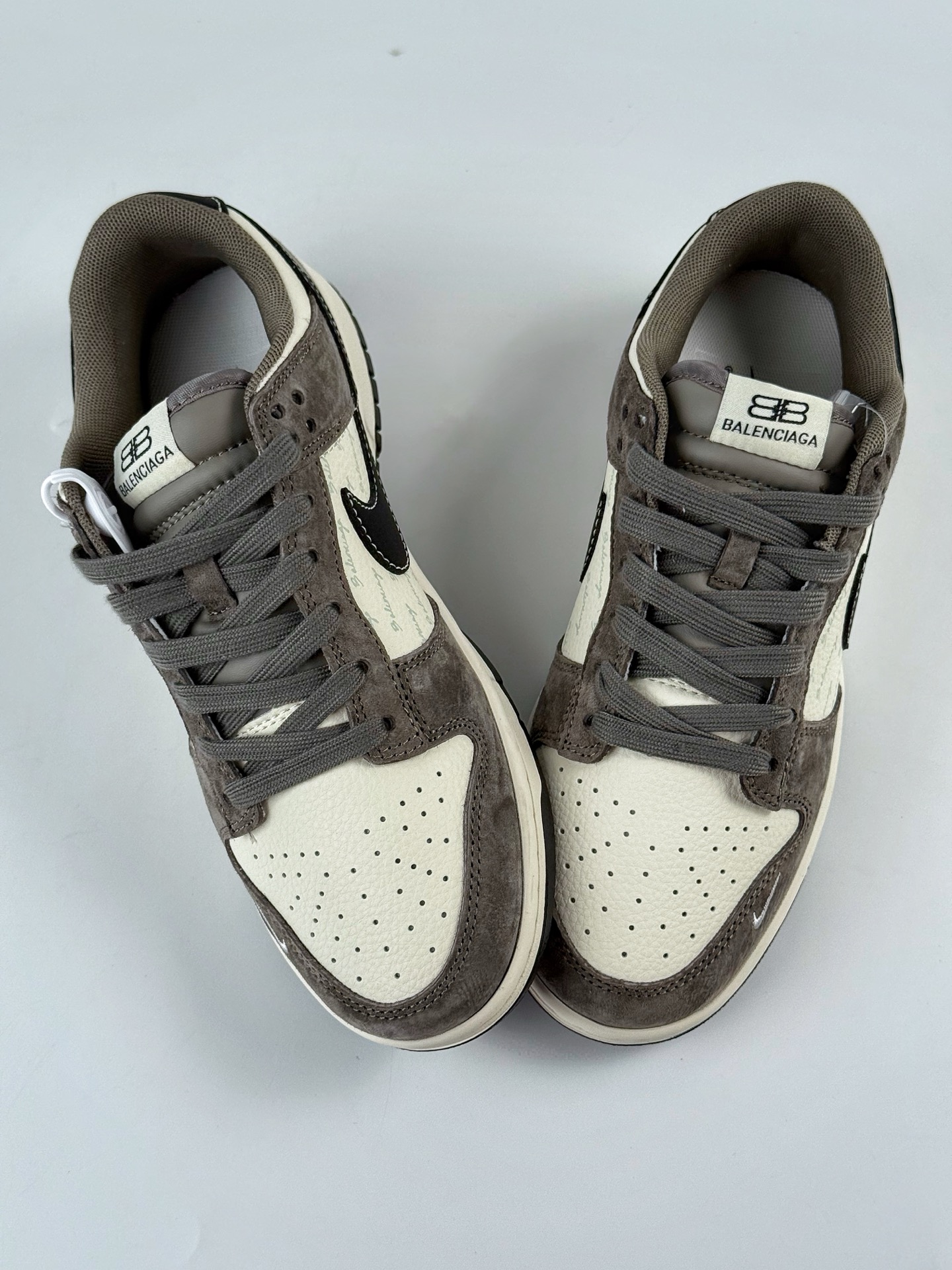 Nike SB Dunk Low x Balenciaga 棕白小勾  XD1588-229
