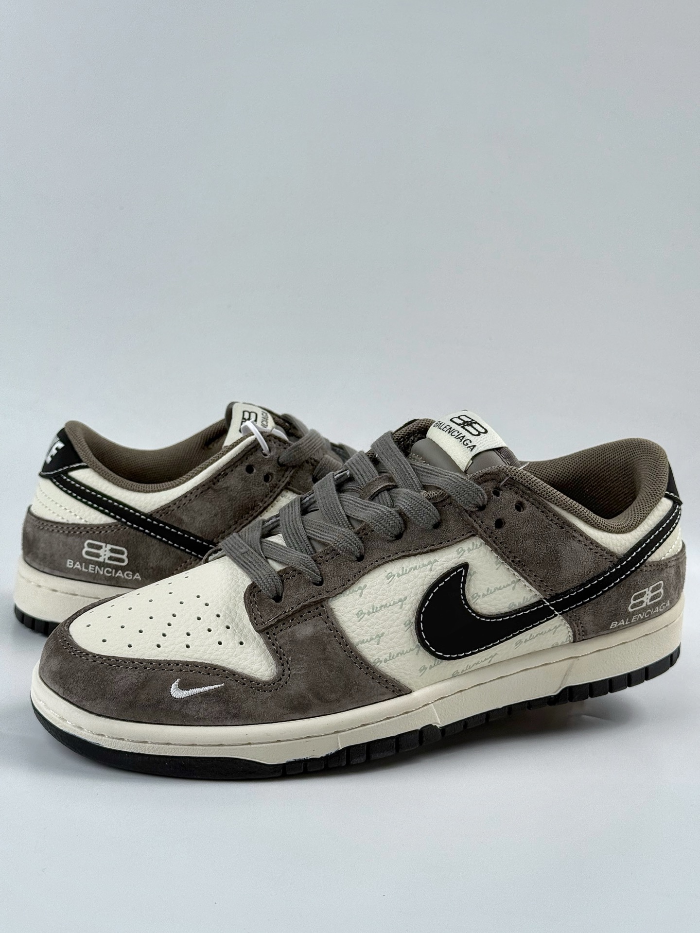 Nike SB Dunk Low x Balenciaga 棕白小勾  XD1588-229