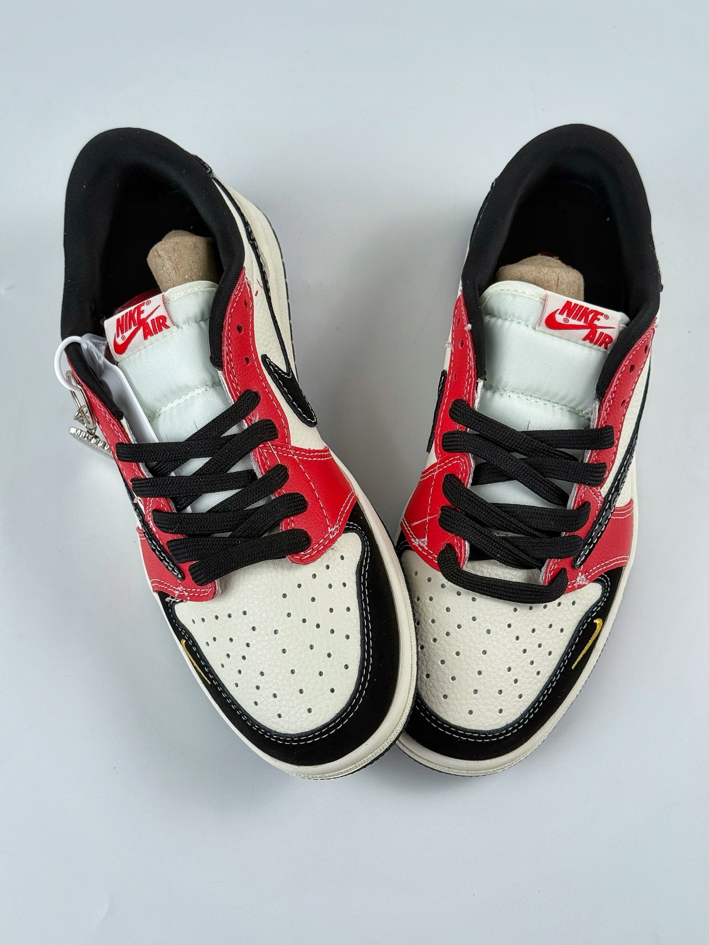 Travis Scott x Nike Air Jordan 1 Low x superme Air Jordan 1 Low 反转黑白红小勾倒钩  XB1979-013