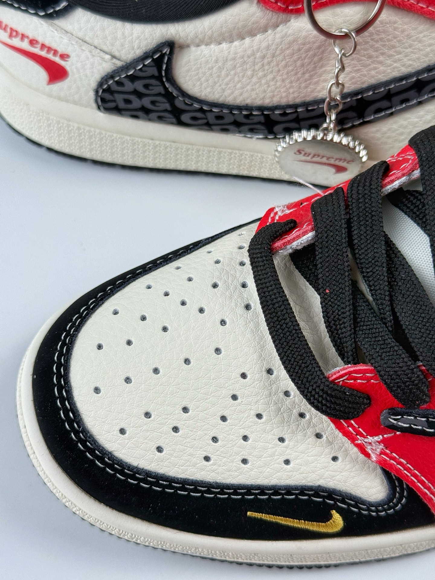 Travis Scott x Nike Air Jordan 1 Low x superme Air Jordan 1 Low 反转黑白红小勾倒钩  XB1979-013