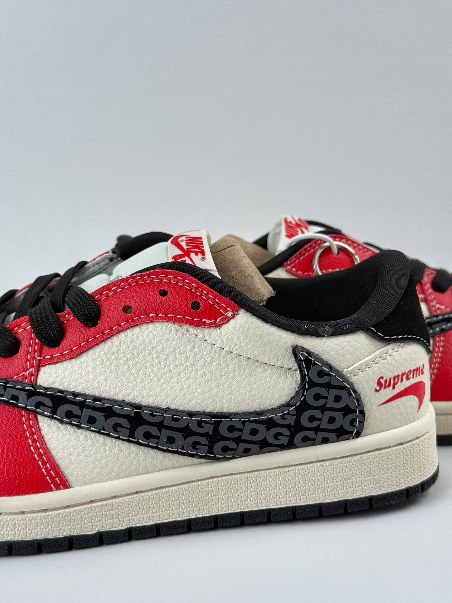 Travis Scott x Nike Air Jordan 1 Low x superme Air Jordan 1 Low 反转黑白红小勾倒钩  XB1979-013