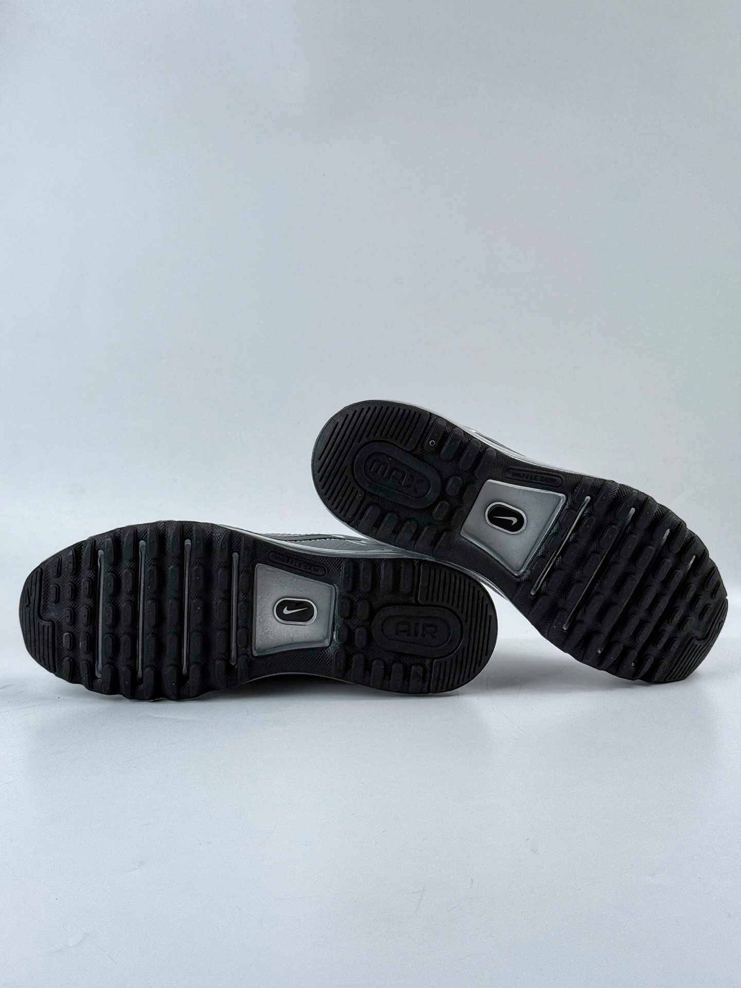 Nike Air Max 2013 舒适时尚耐磨透气 低帮跑步鞋  HQ3025-001
