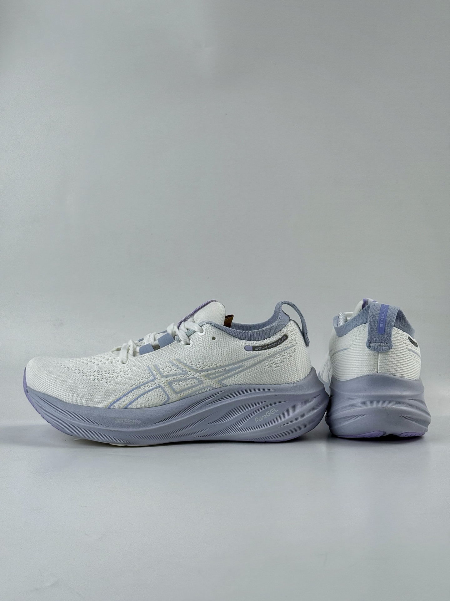 Asics Gel-NIMBUS 26 轻量跑鞋 简约大方的造型设计给人以随性休闲的时尚格调  1011B794-100