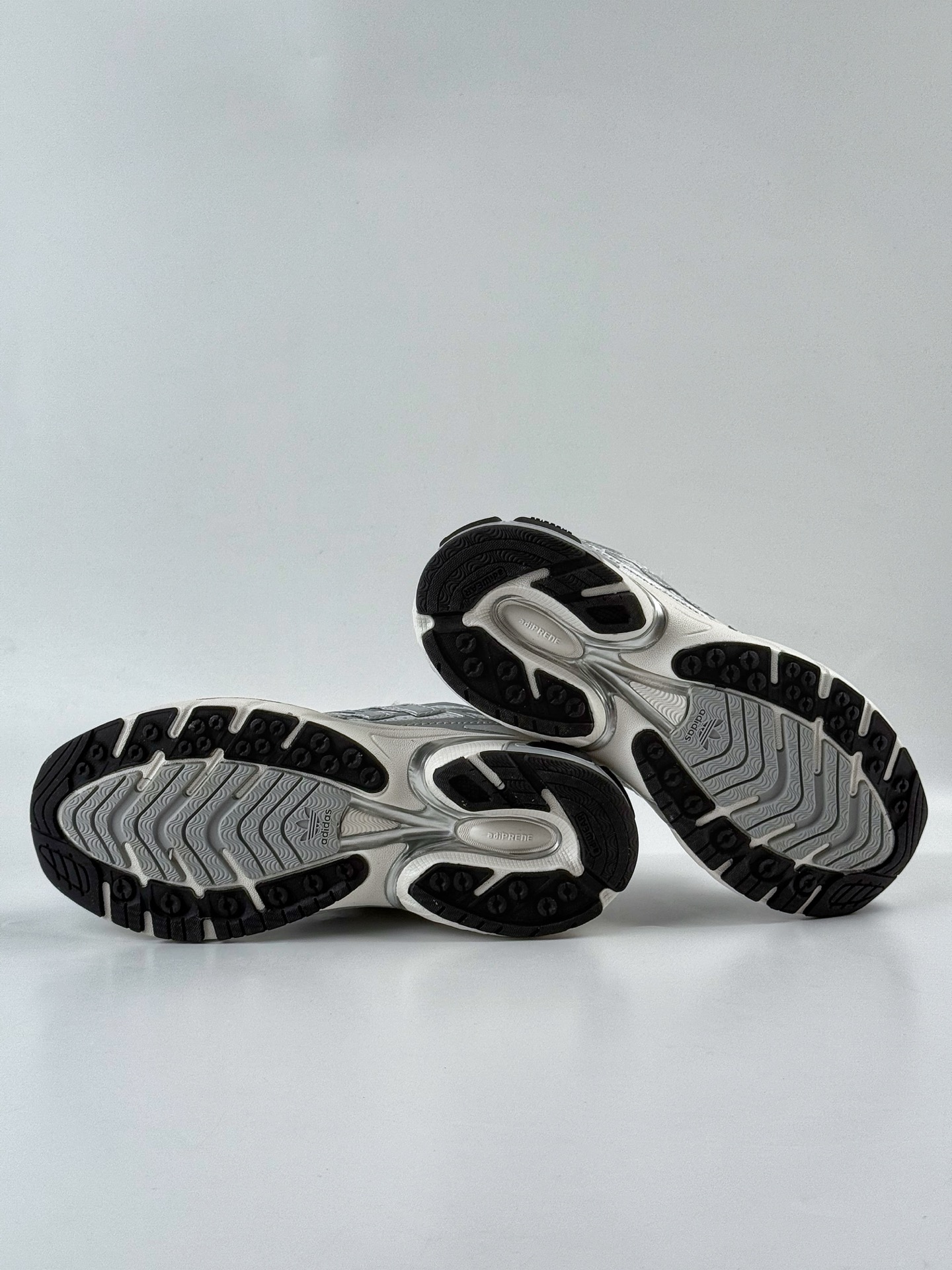 240 Unheardof x adidoriginals Adistar Cushion 3 银白  IH5928
