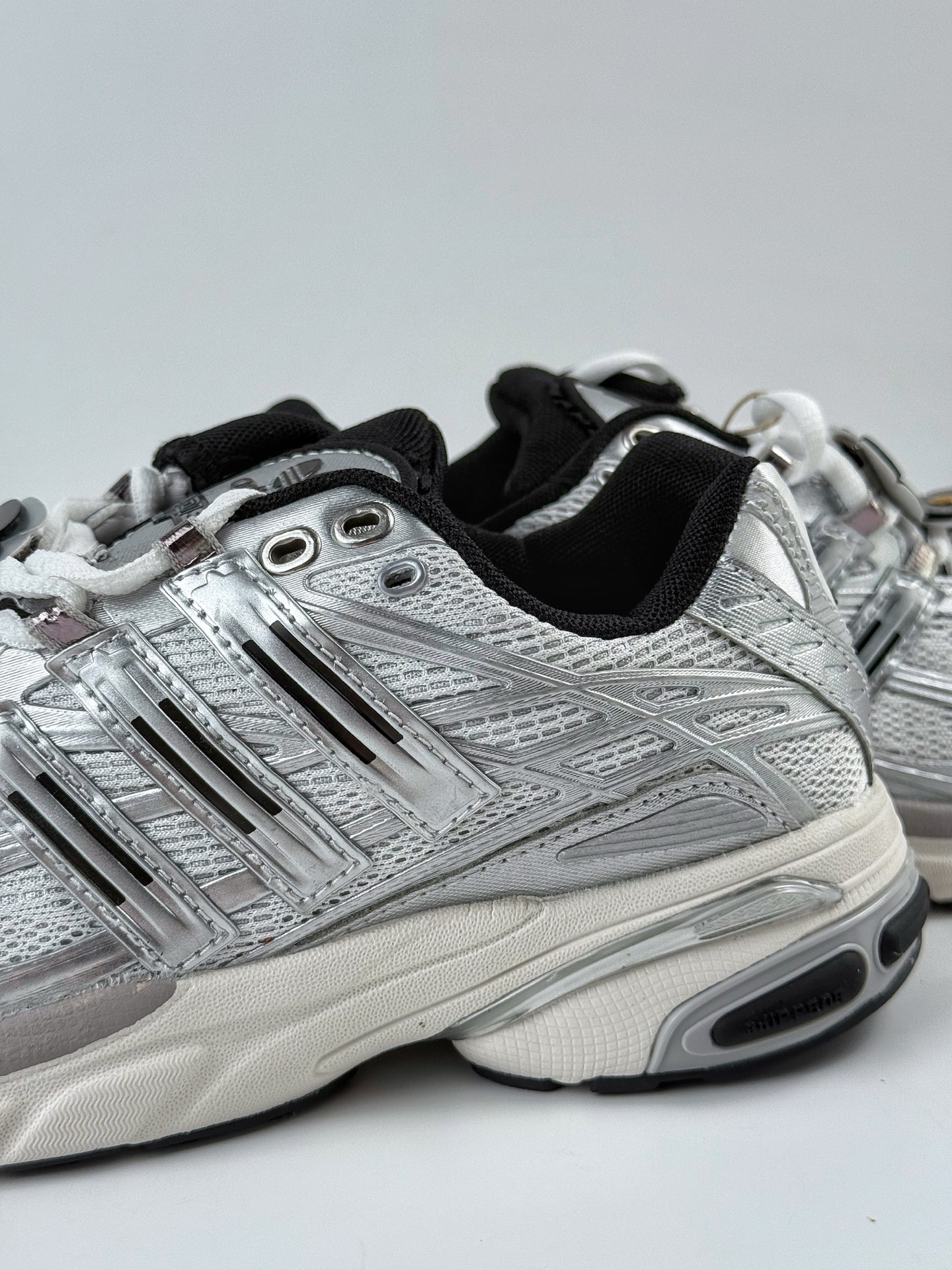 240 Unheardof x adidoriginals Adistar Cushion 3 银白  IH5928