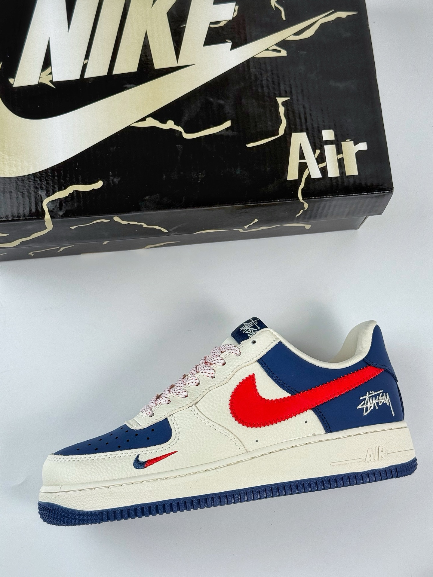 Nike Air Force 1 Low 07 x Stussy 白蓝红小勾满天星  KJ1688-008