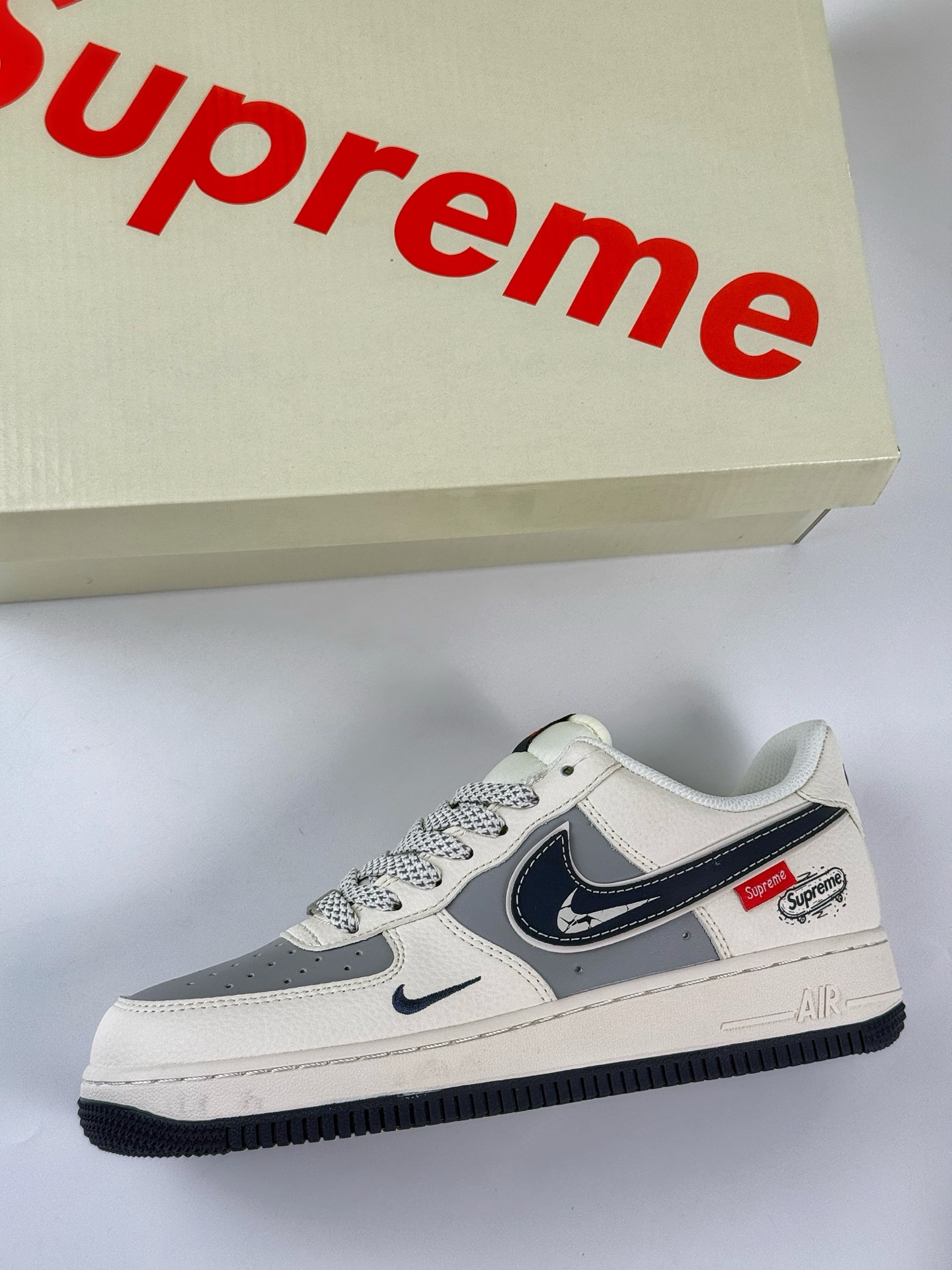 Nike Air Force 1 Low 07 x superme 白灰小勾满天星  SM6668-112