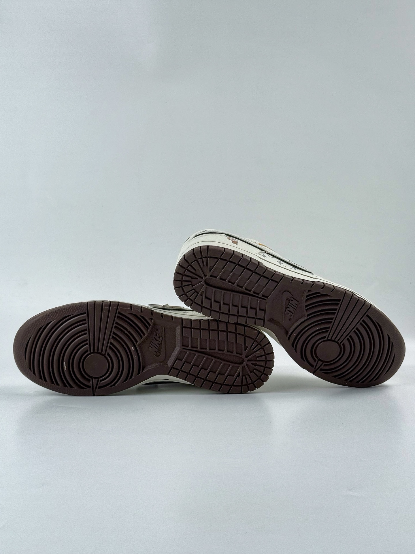 NIKE SB Dunk Low RETRO x Louis Vuitton x LABUBU 米白黑  SC0601-456