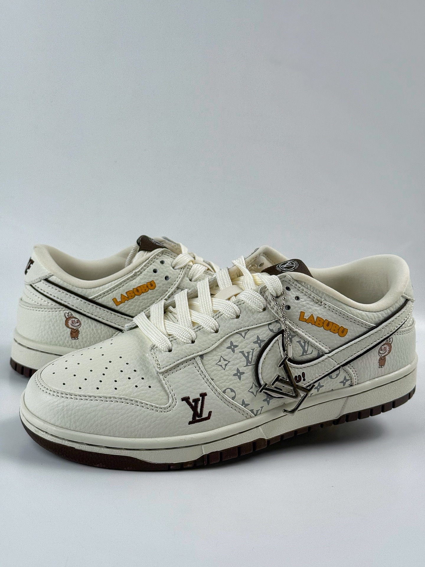 NIKE SB Dunk Low RETRO x Louis Vuitton x LABUBU 米白黑  SC0601-456
