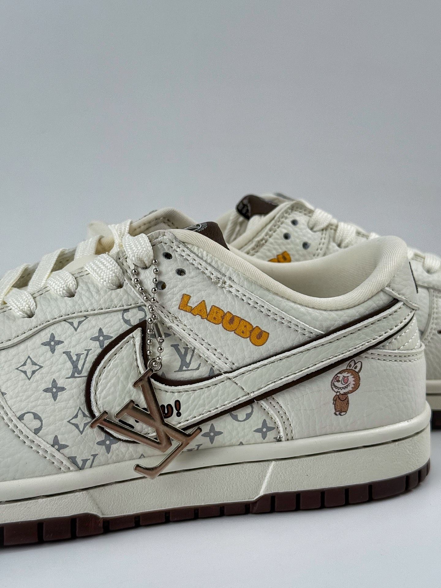 NIKE SB Dunk Low RETRO x Louis Vuitton x LABUBU 米白黑  SC0601-456