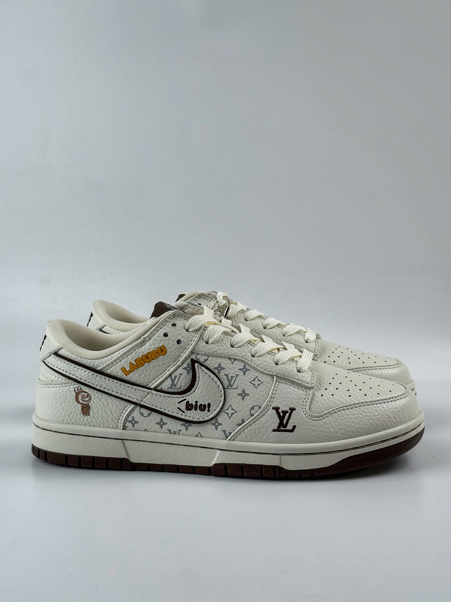 NIKE SB Dunk Low RETRO x Louis Vuitton x LABUBU 米白黑  SC0601-456