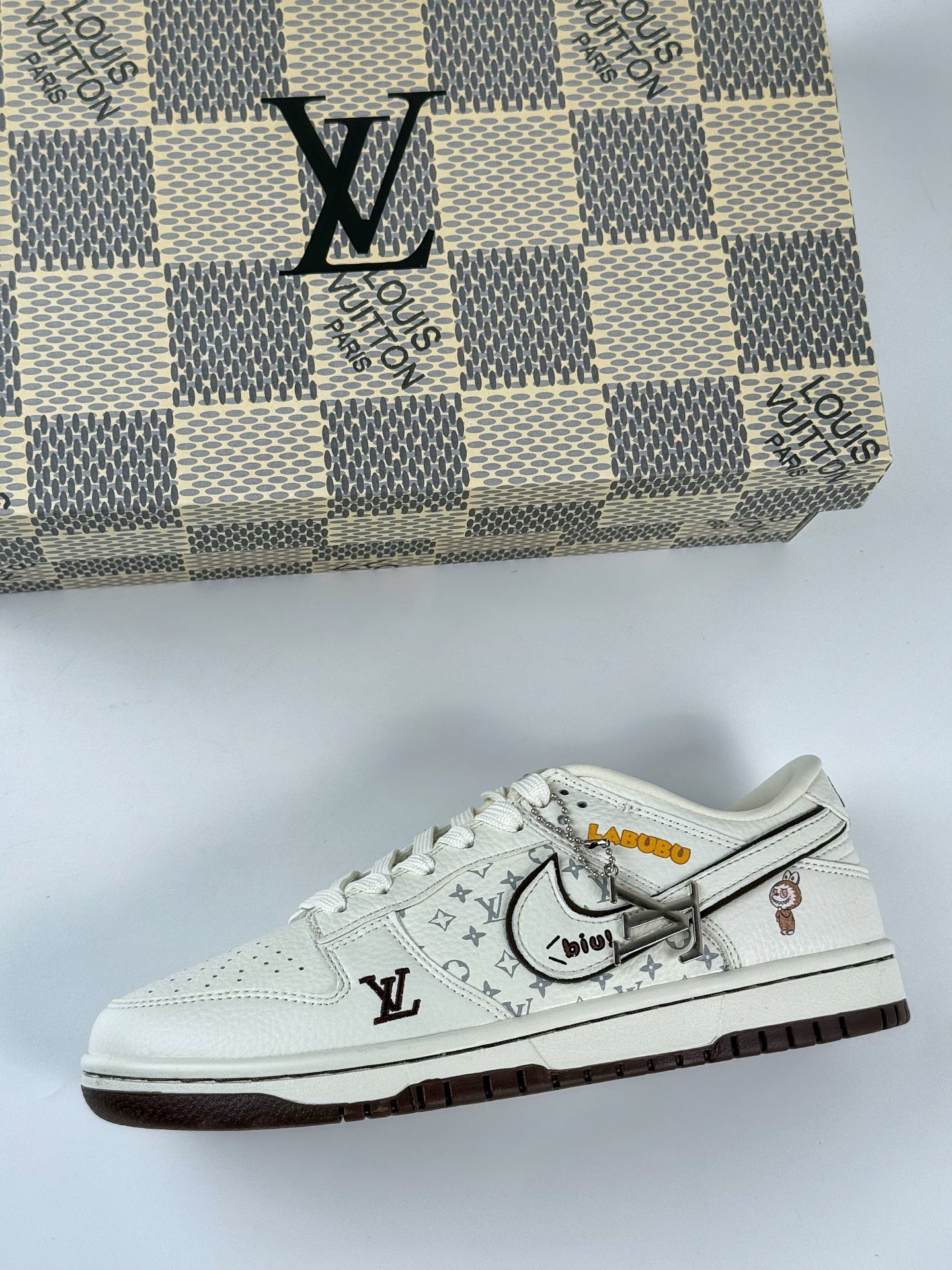 NIKE SB Dunk Low RETRO x Louis Vuitton x LABUBU 米白黑  SC0601-456