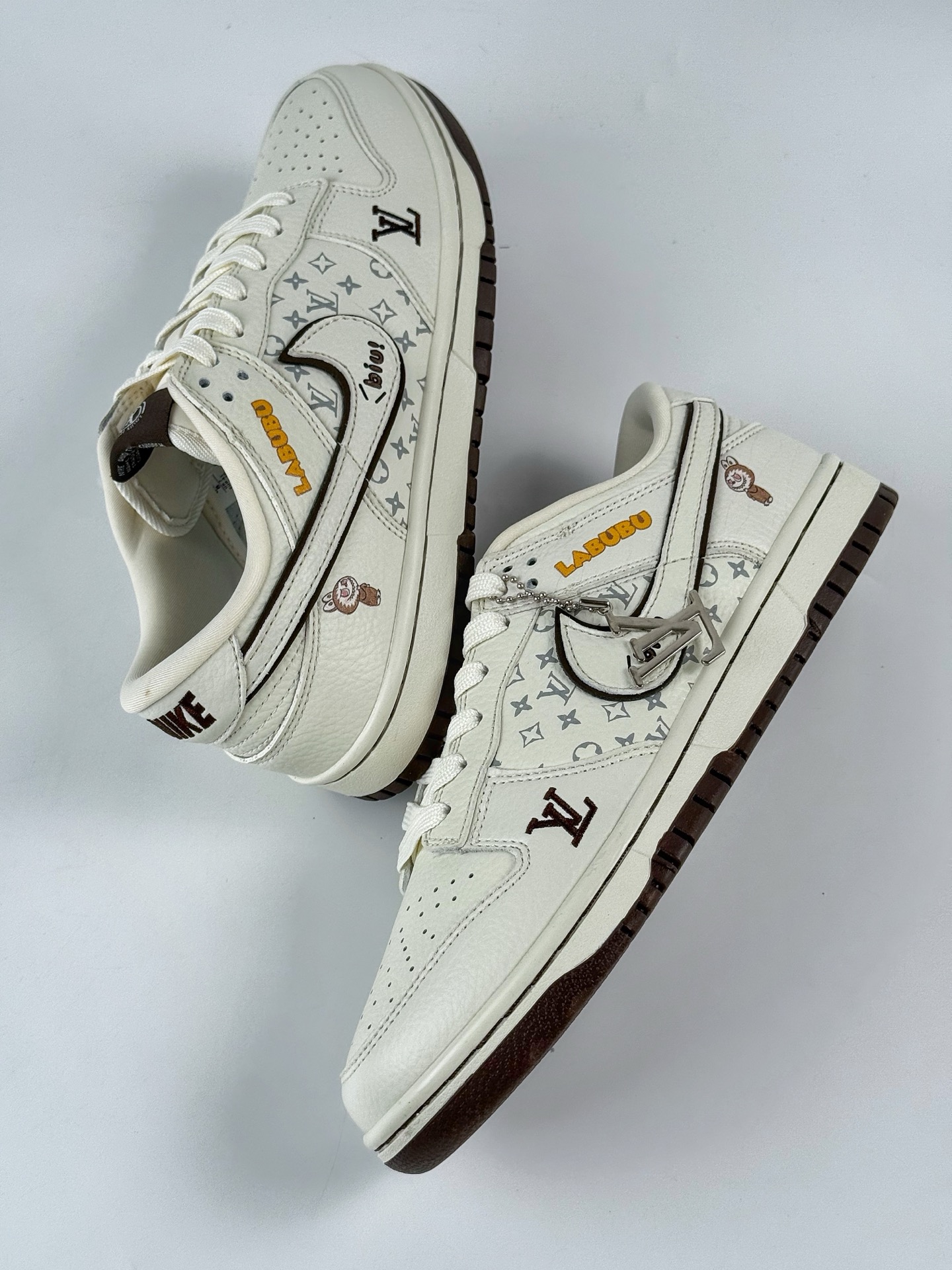 NIKE SB Dunk Low RETRO x Louis Vuitton x LABUBU 米白黑  SC0601-456