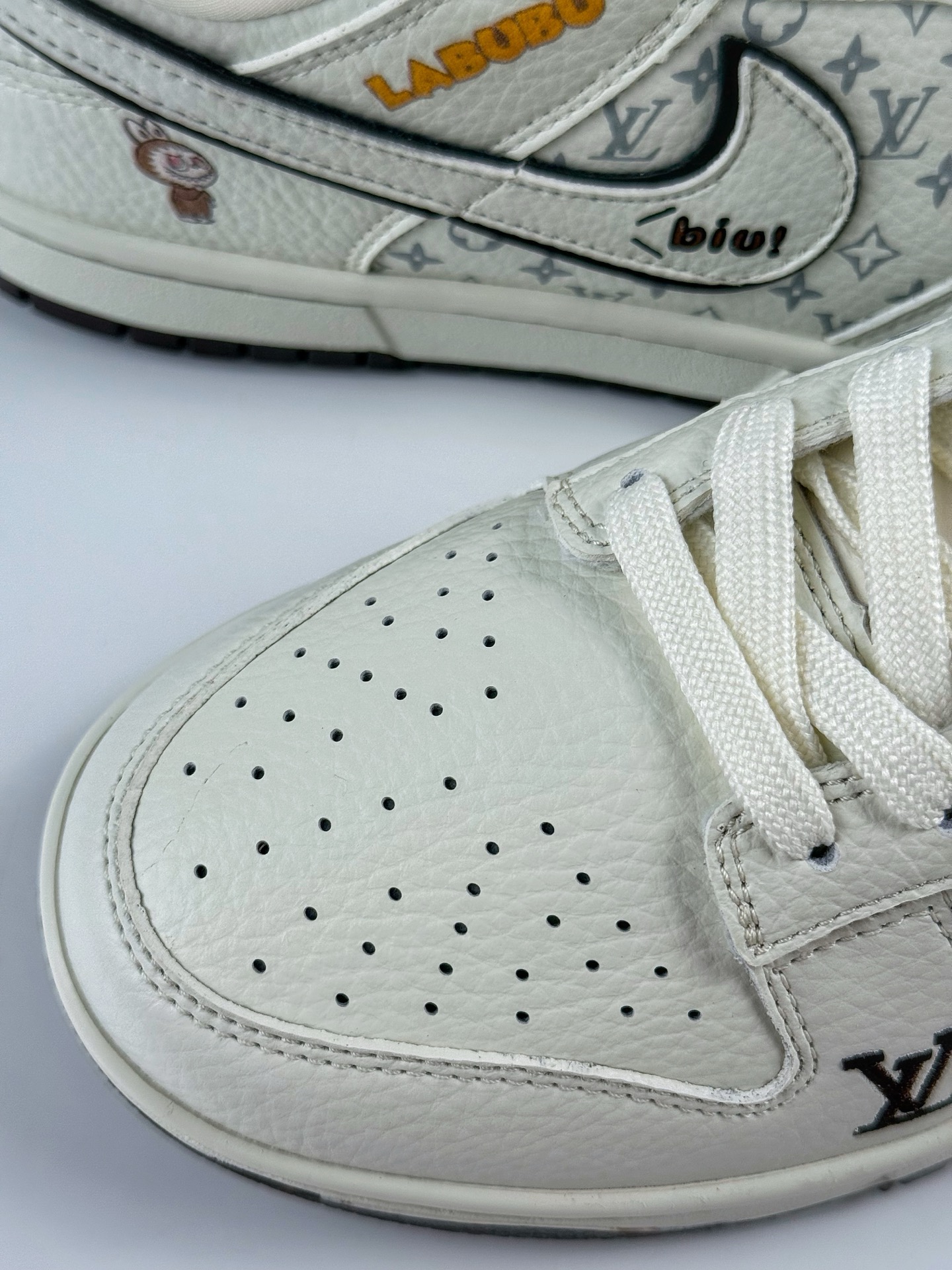NIKE SB Dunk Low RETRO x Louis Vuitton x LABUBU 米白黑  SC0601-456
