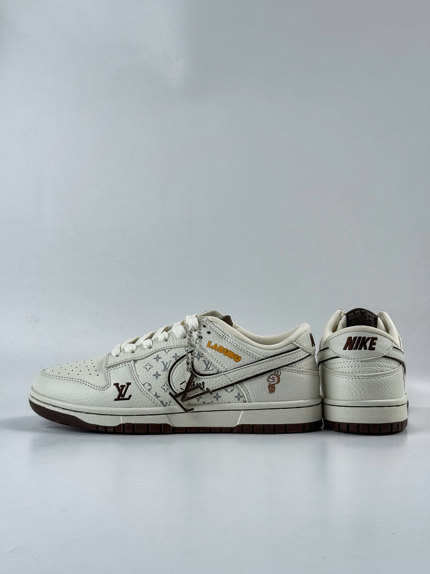 NIKE SB Dunk Low RETRO x Louis Vuitton x LABUBU 米白黑  SC0601-456
