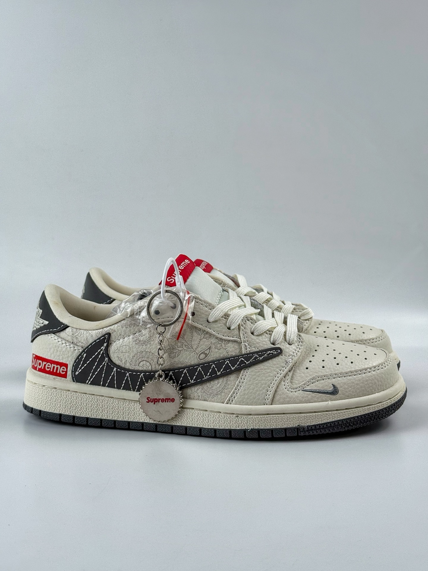 Travis Scott x Nike Air Jordan 1 Low x Superme Air Jordan 1 Low 反转米白灰小勾倒钩  XS2025-050