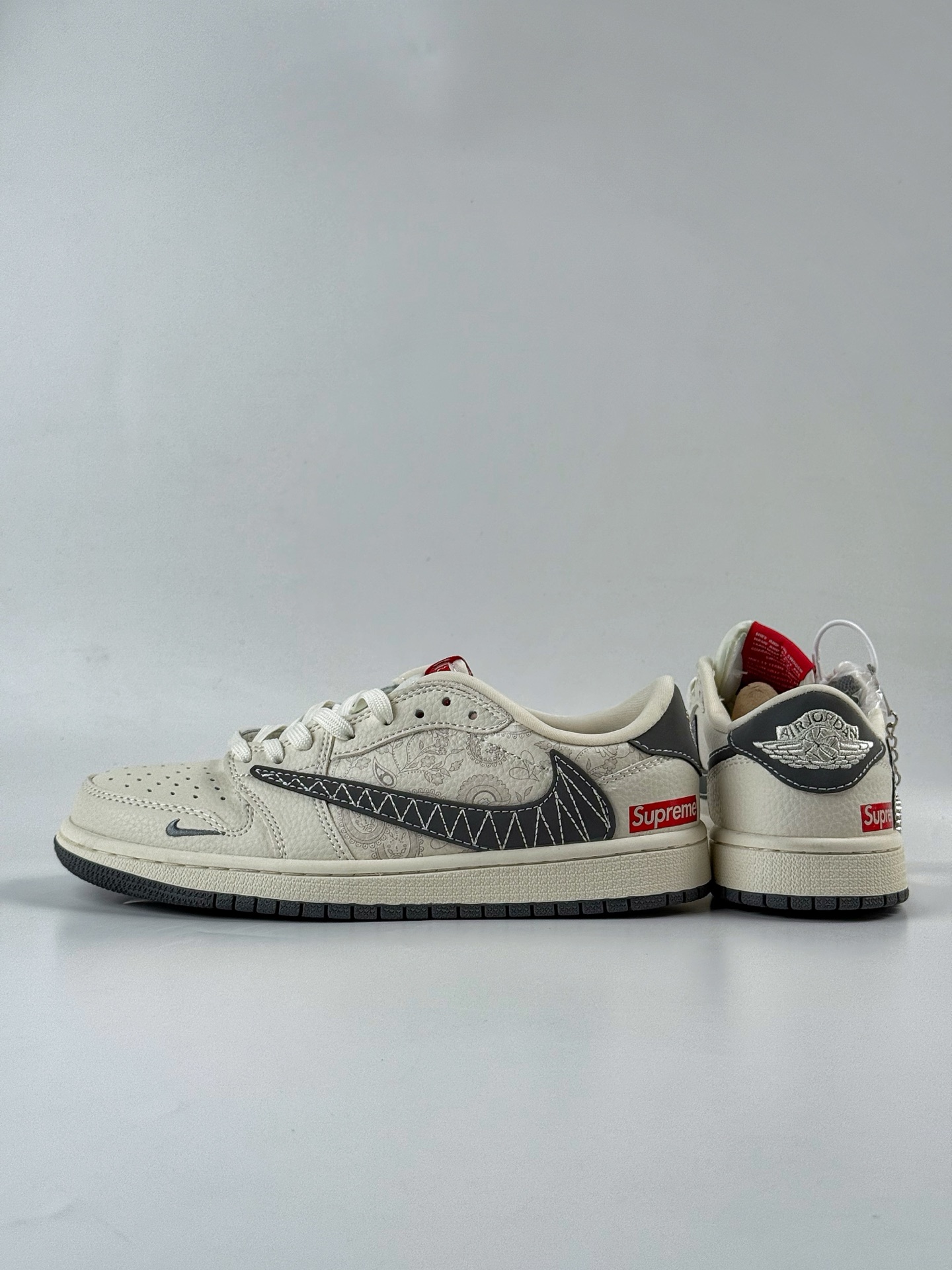 Travis Scott x Nike Air Jordan 1 Low x Superme Air Jordan 1 Low 反转米白灰小勾倒钩  XS2025-050