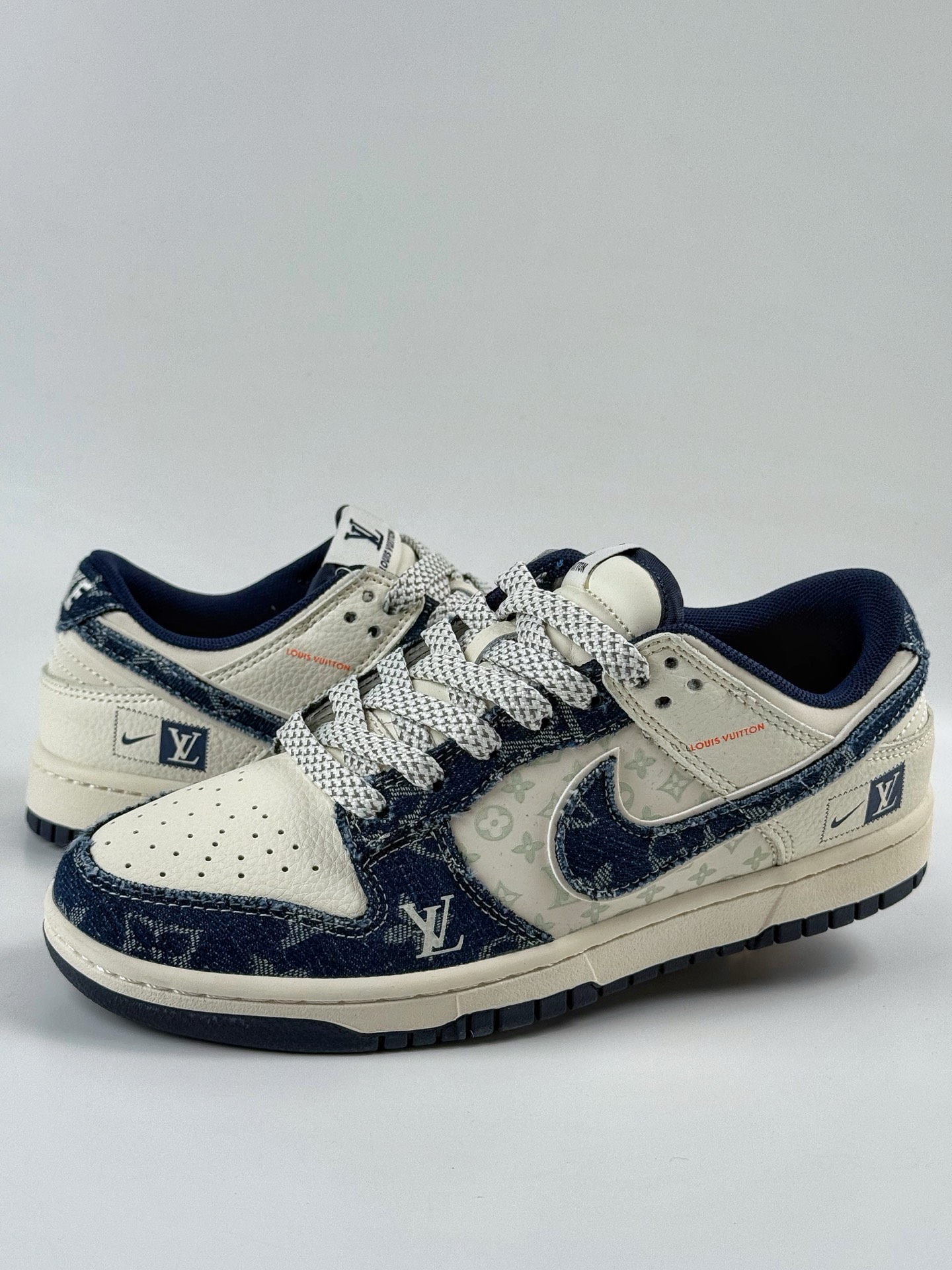 Nike SB Dunk Low x Louis Vuitton 牛仔蓝小勾满天星  YX5066-386