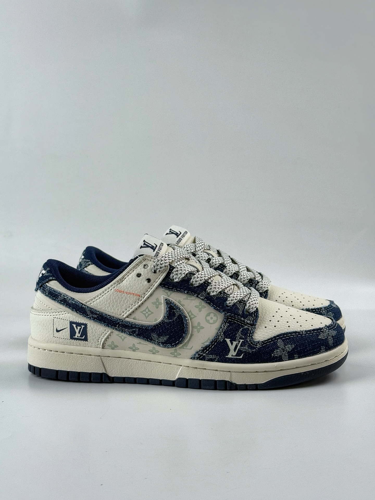 Nike SB Dunk Low x Louis Vuitton 牛仔蓝小勾满天星  YX5066-386