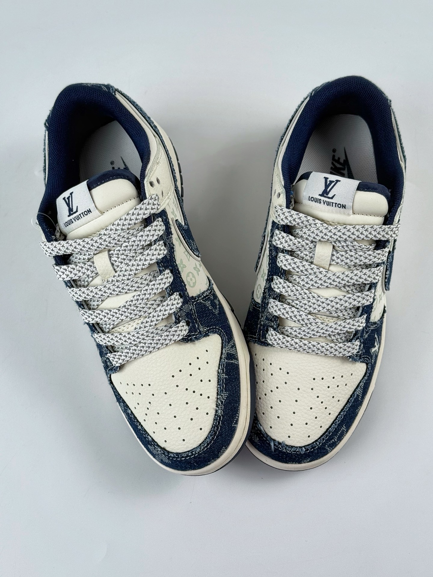 Nike SB Dunk Low x Louis Vuitton 牛仔蓝小勾满天星  YX5066-386