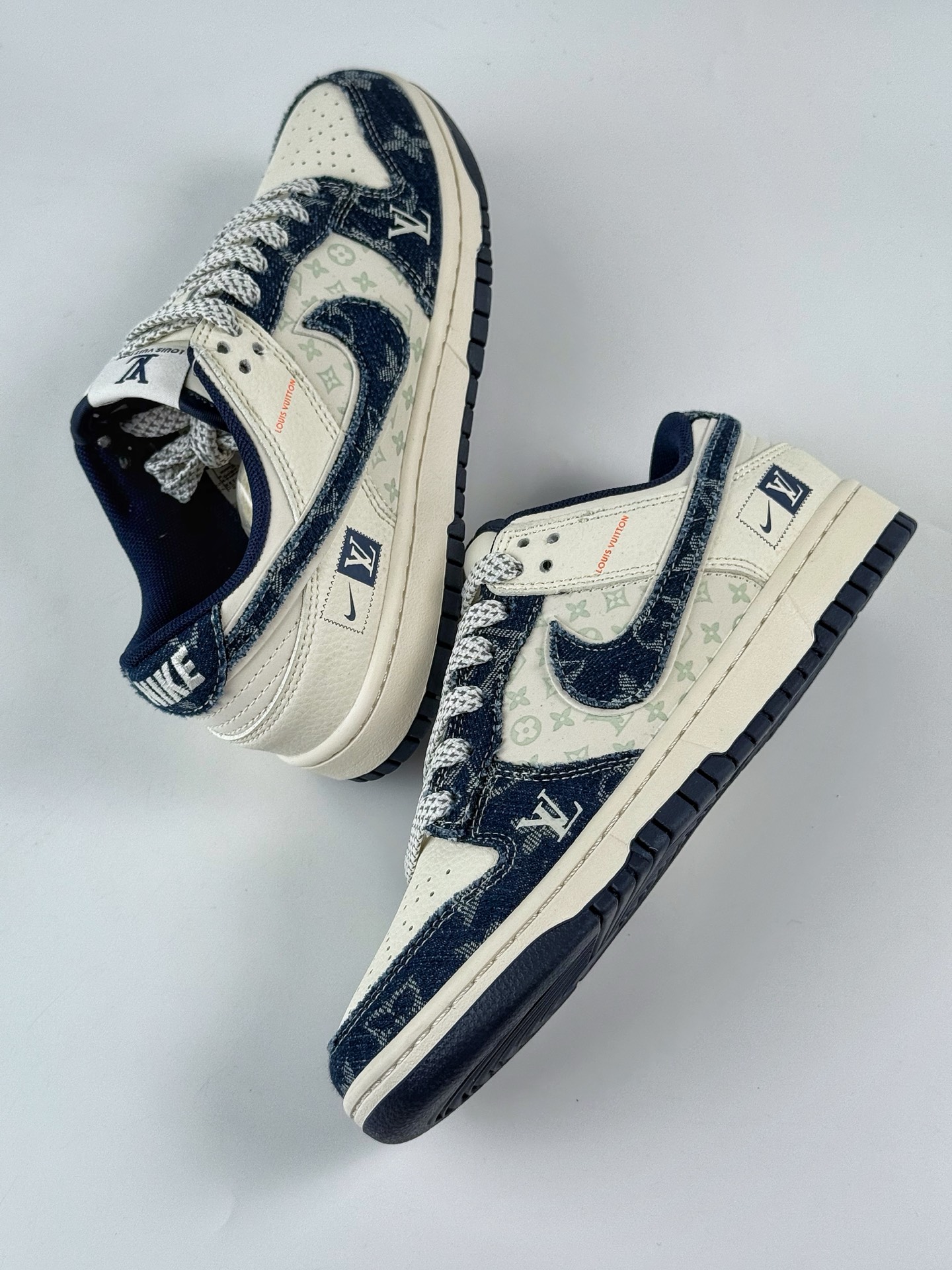 Nike SB Dunk Low x Louis Vuitton 牛仔蓝小勾满天星  YX5066-386