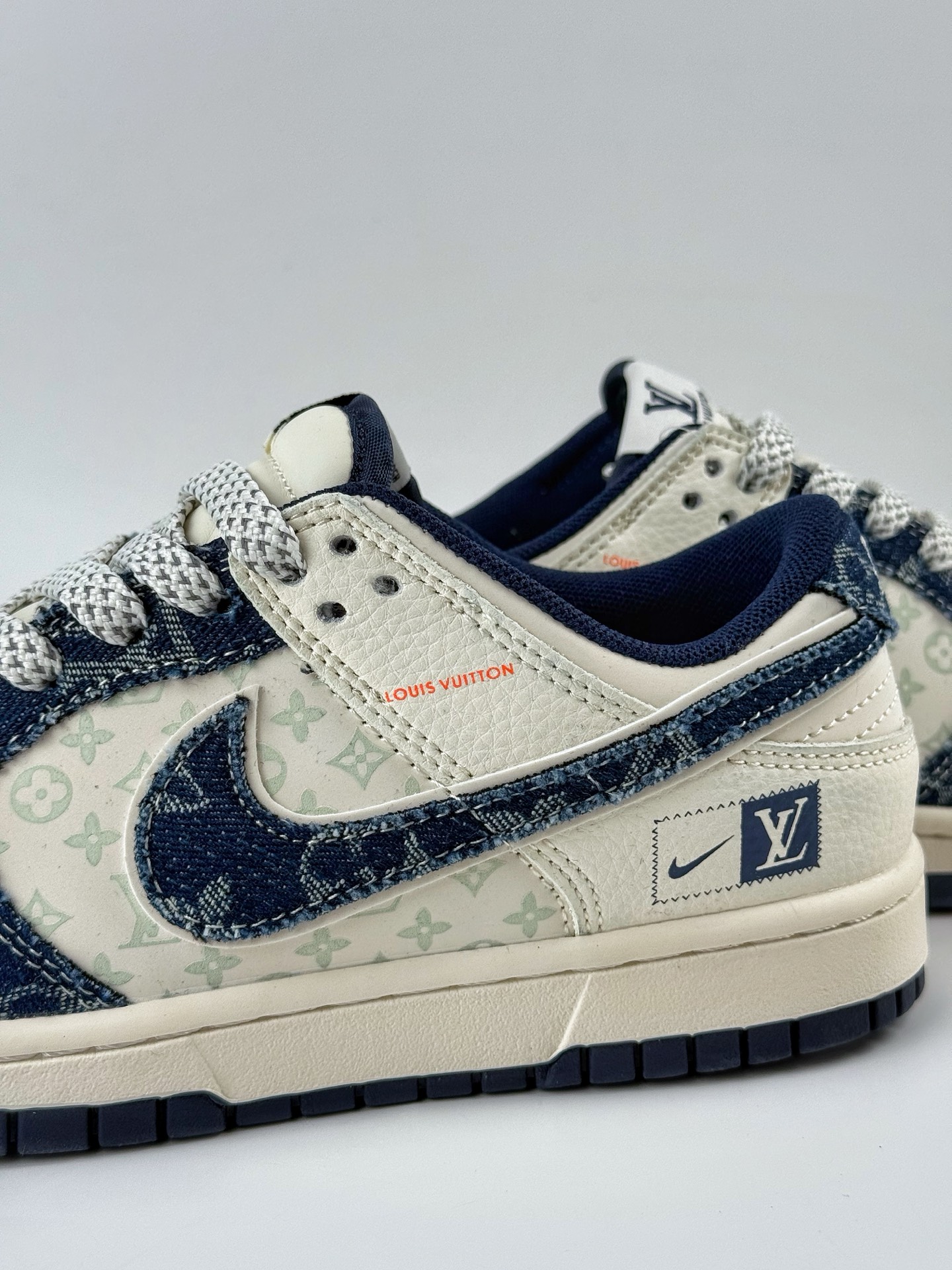 Nike SB Dunk Low x Louis Vuitton 牛仔蓝小勾满天星  YX5066-386