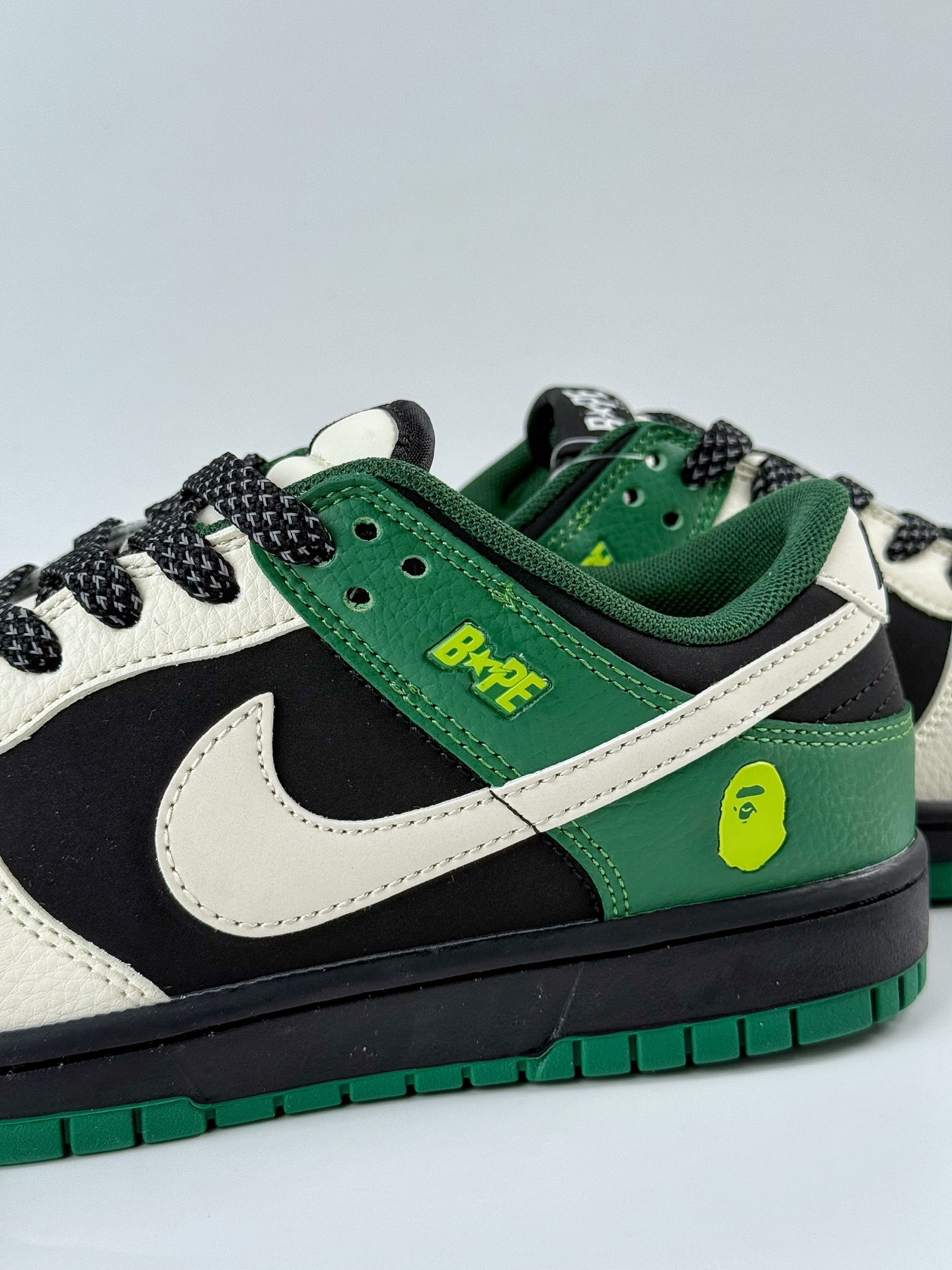 Nike SB Dunk Low x BAPE 白黑绿双小勾满天星  QW5836-015