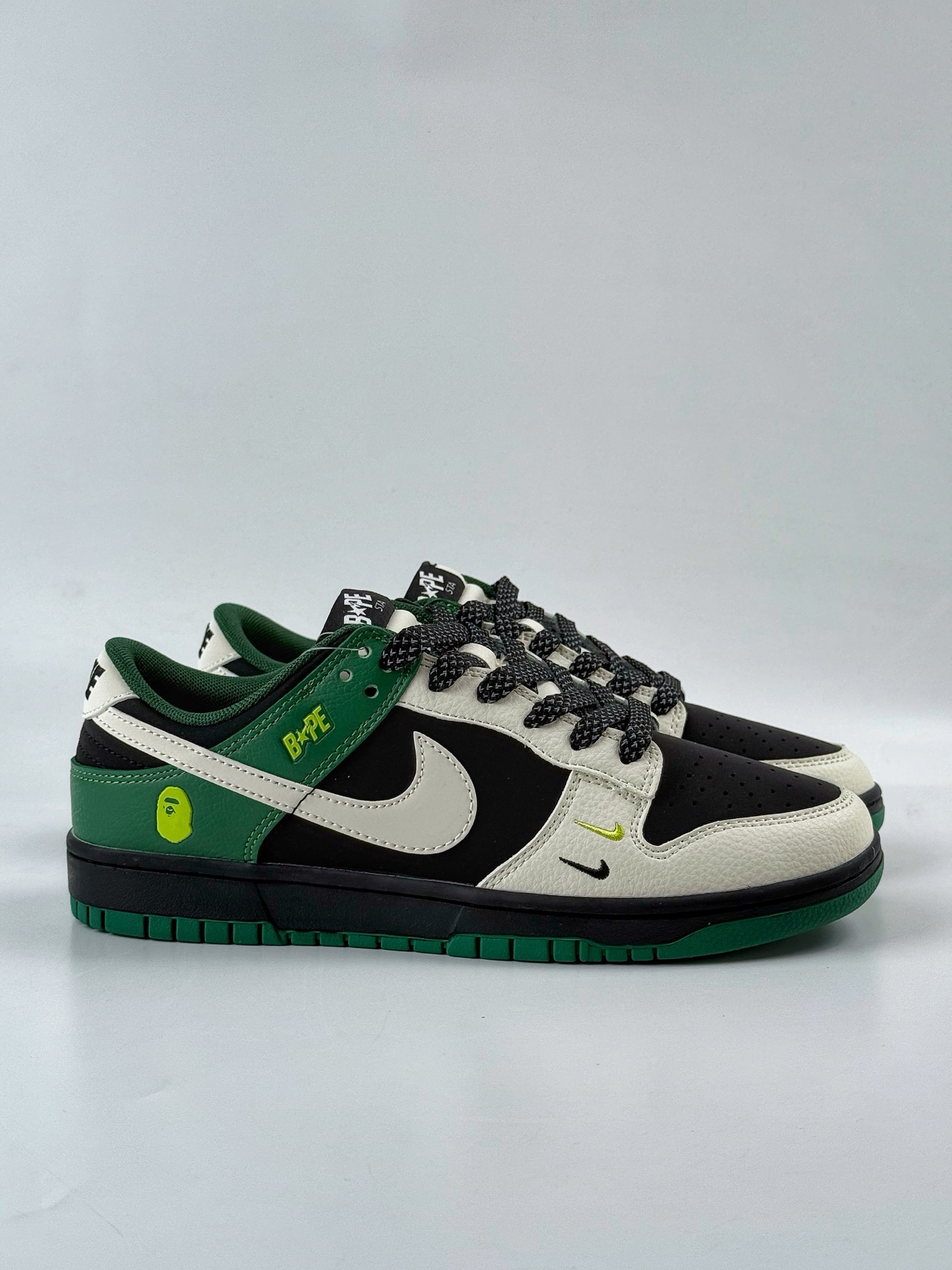 Nike SB Dunk Low x BAPE 白黑绿双小勾满天星  QW5836-015