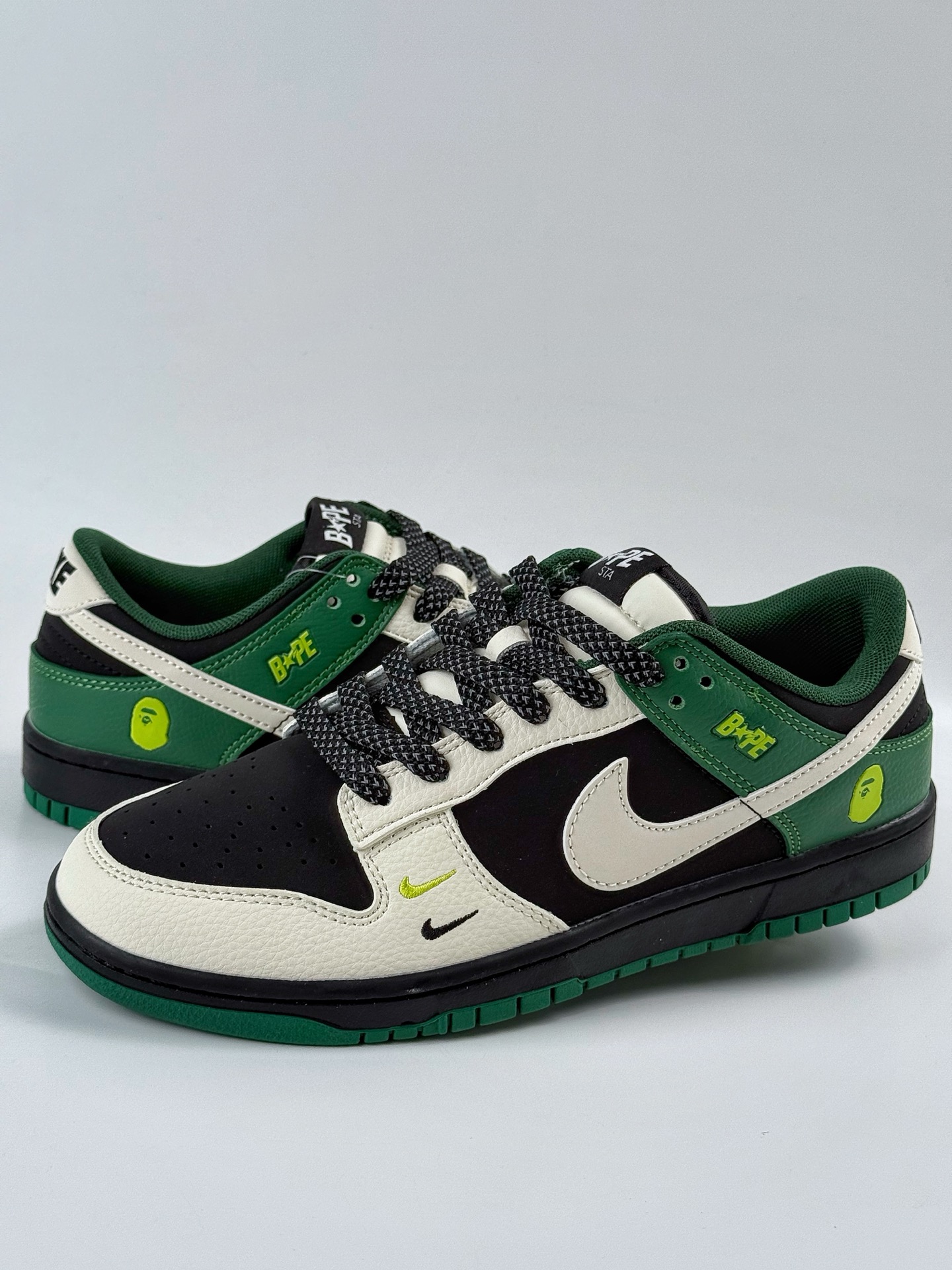 Nike SB Dunk Low x BAPE 白黑绿双小勾满天星  QW5836-015
