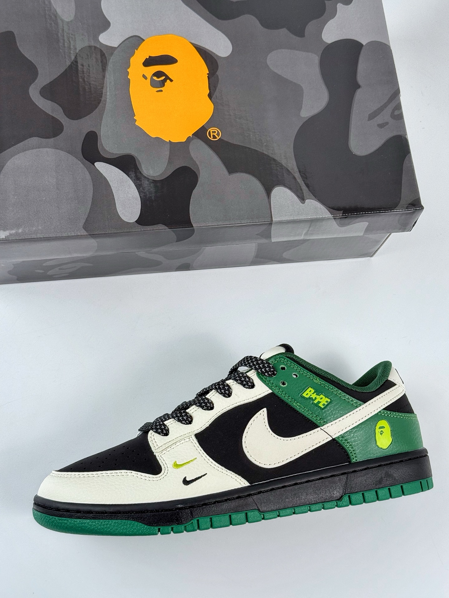 Nike SB Dunk Low x BAPE 白黑绿双小勾满天星  QW5836-015