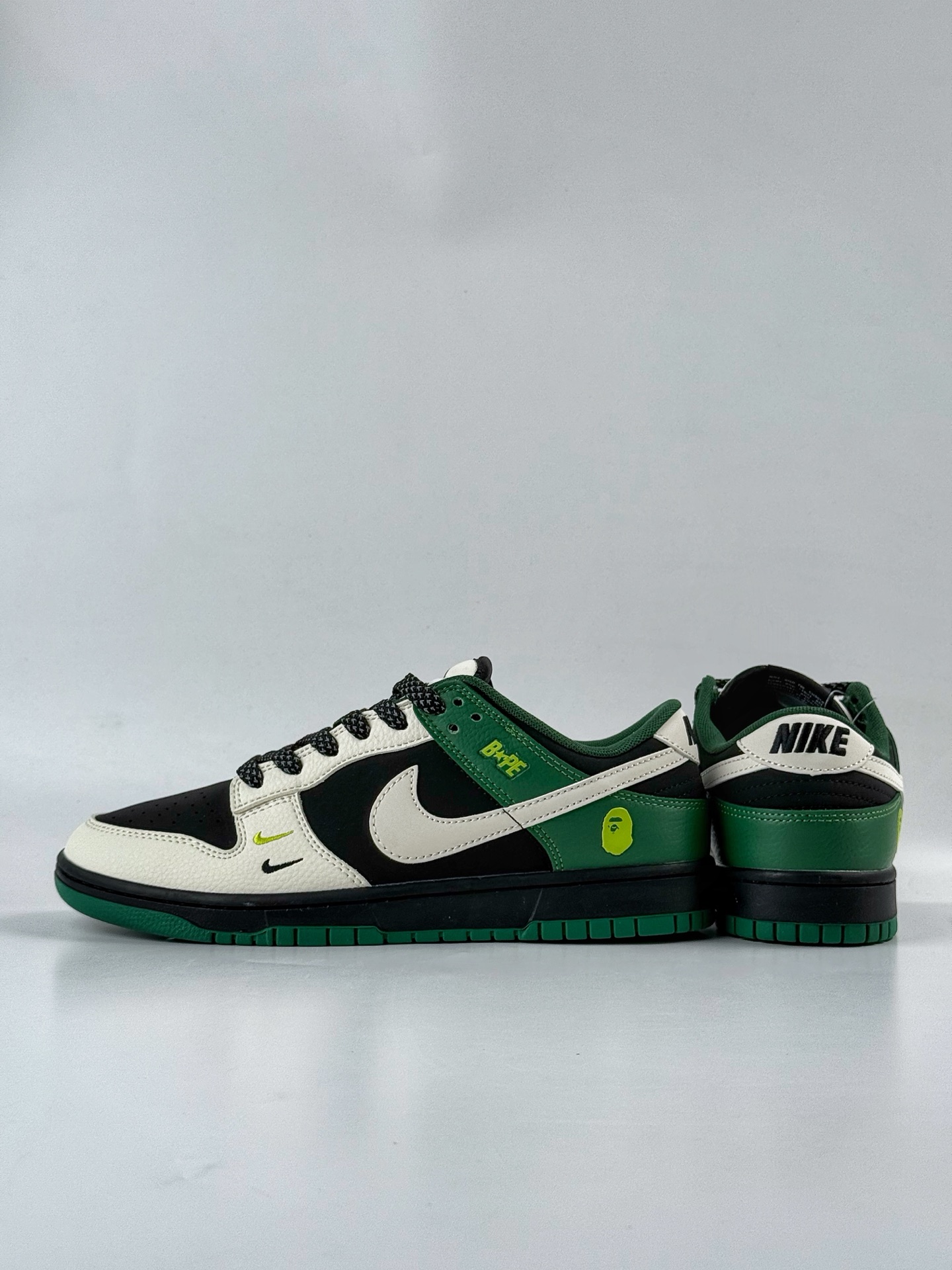 Nike SB Dunk Low x BAPE 白黑绿双小勾满天星  QW5836-015