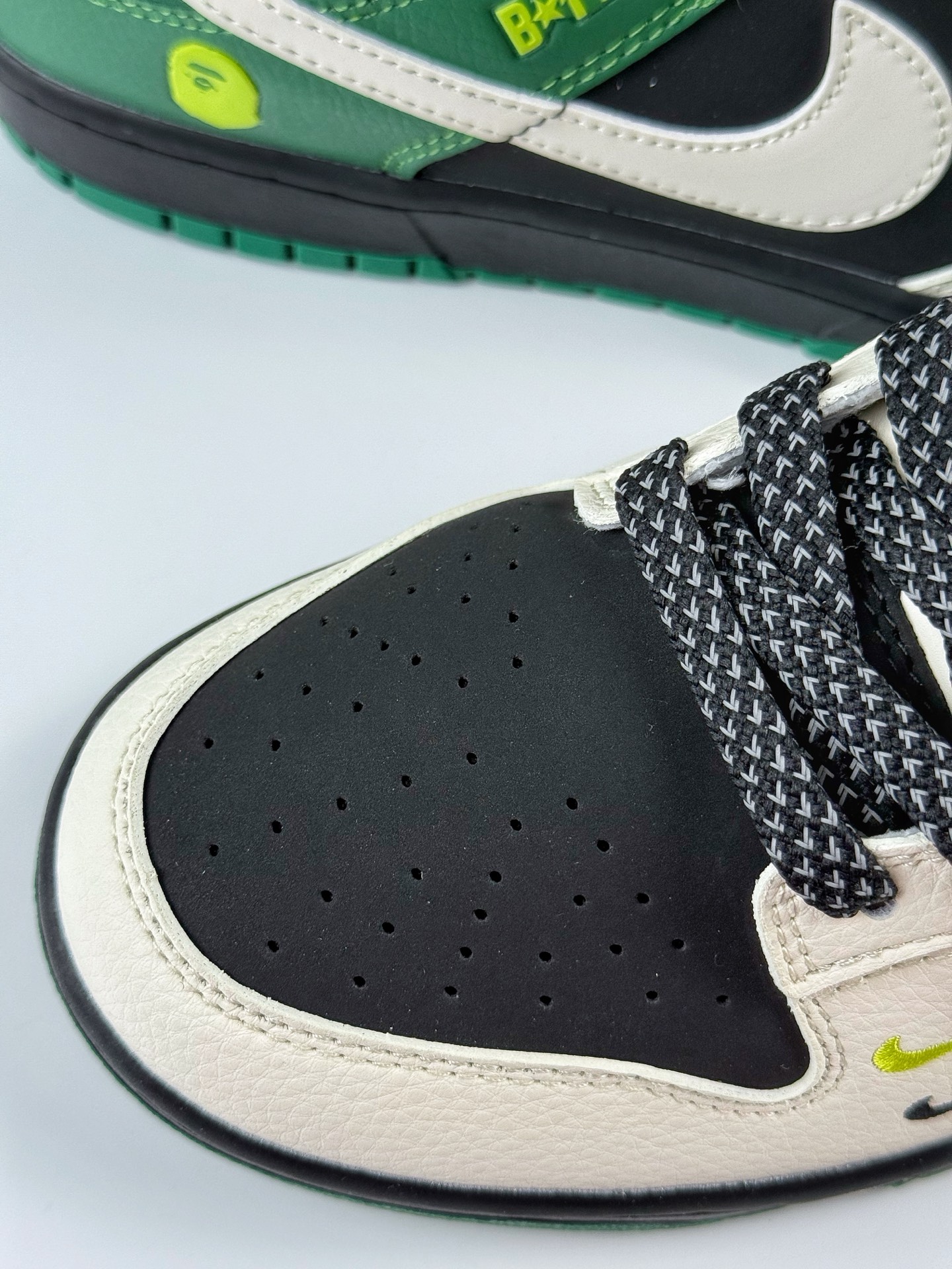 Nike SB Dunk Low x BAPE 白黑绿双小勾满天星  QW5836-015