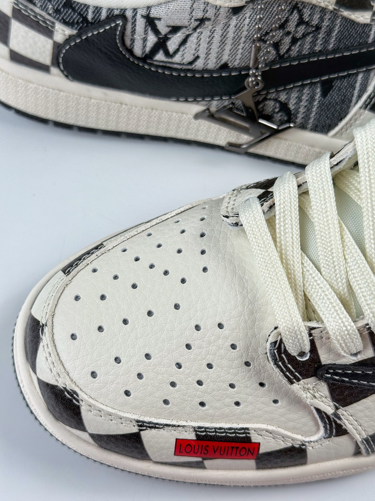 Travis Scott x Nike Air Jordan 1 Low x Louis Vuitton Air Jordan 1 Low 反转黑白格牛仔倒钩 LD2028-047